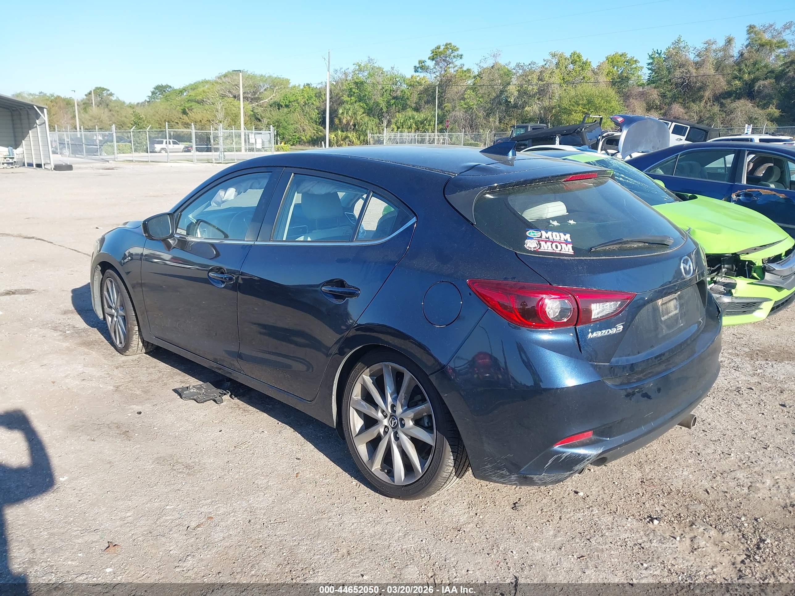 MAZDA MAZDA3 image 3