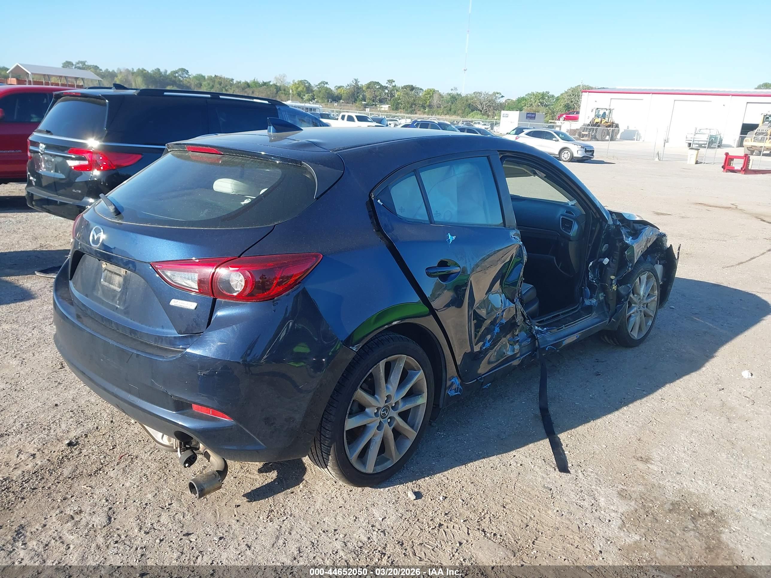 MAZDA MAZDA3 image 4