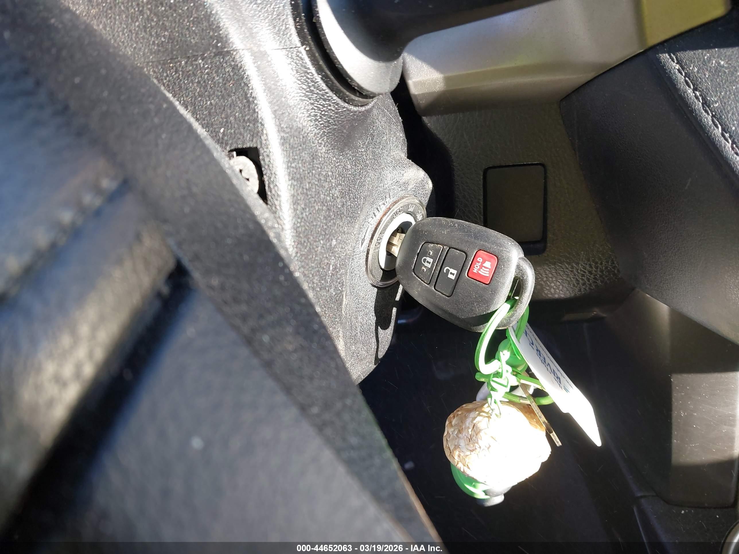 TOYOTA RAV4 image 11