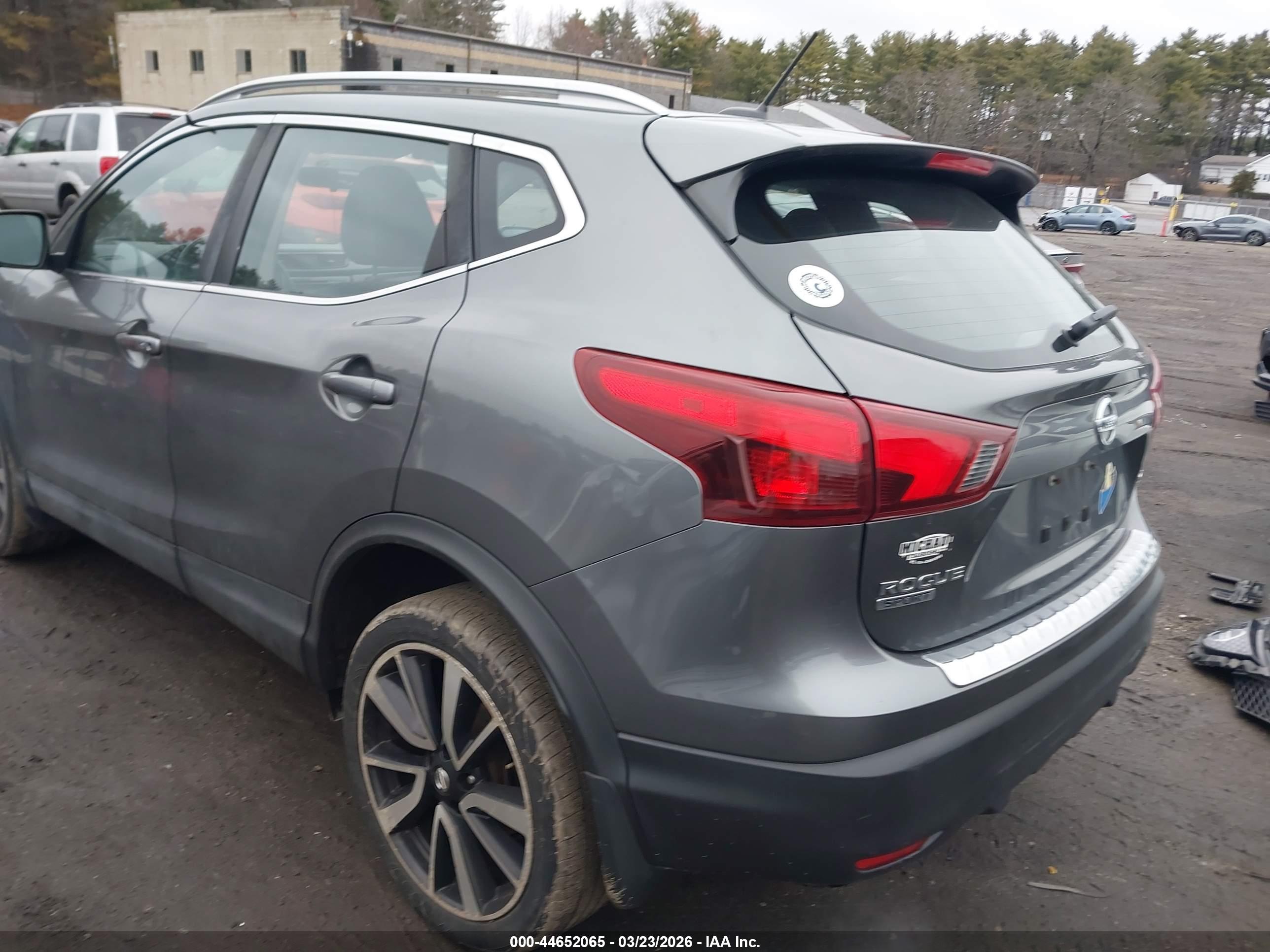 NISSAN ROGUE image 3