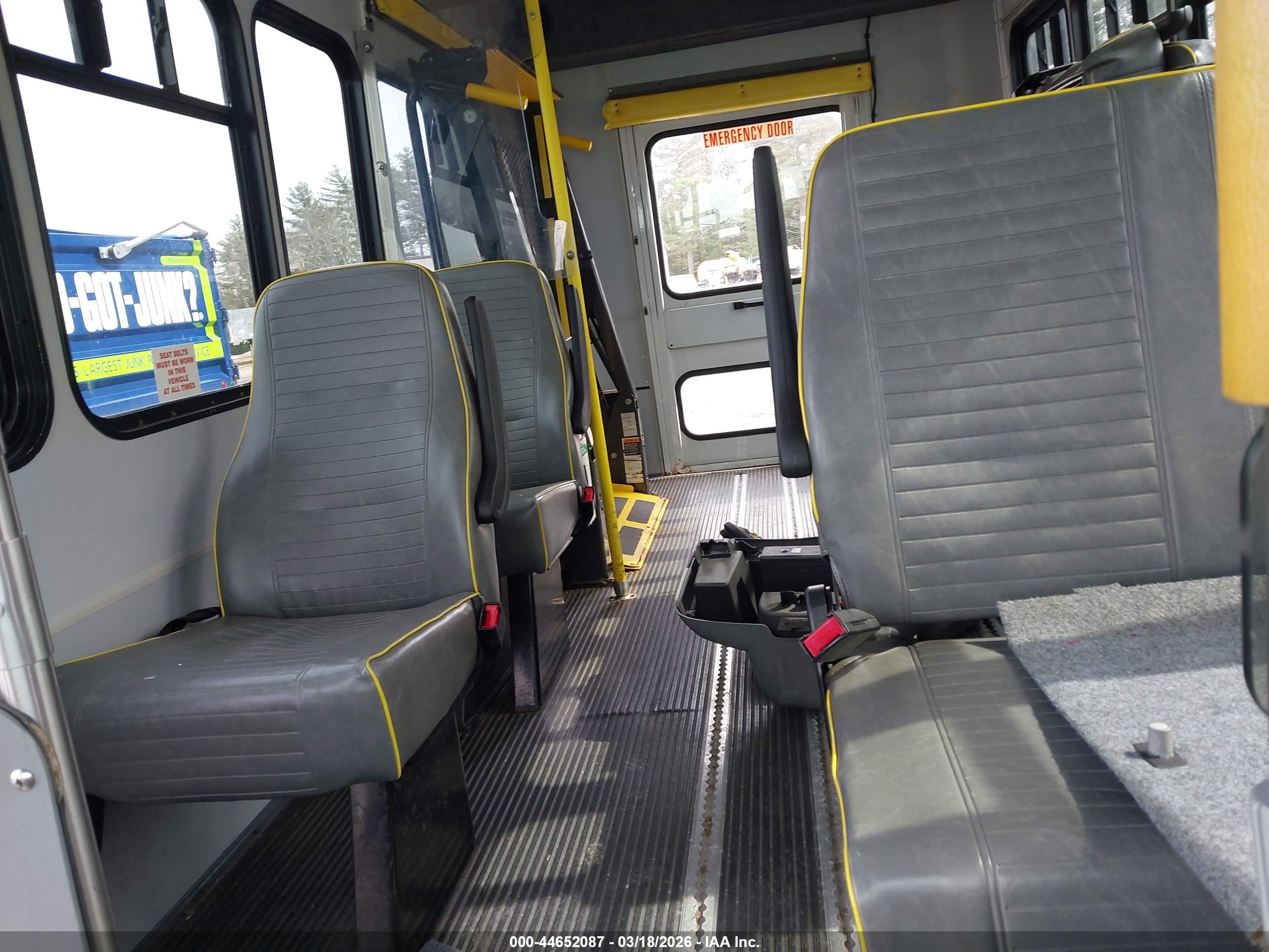 FORD E-350 image 7