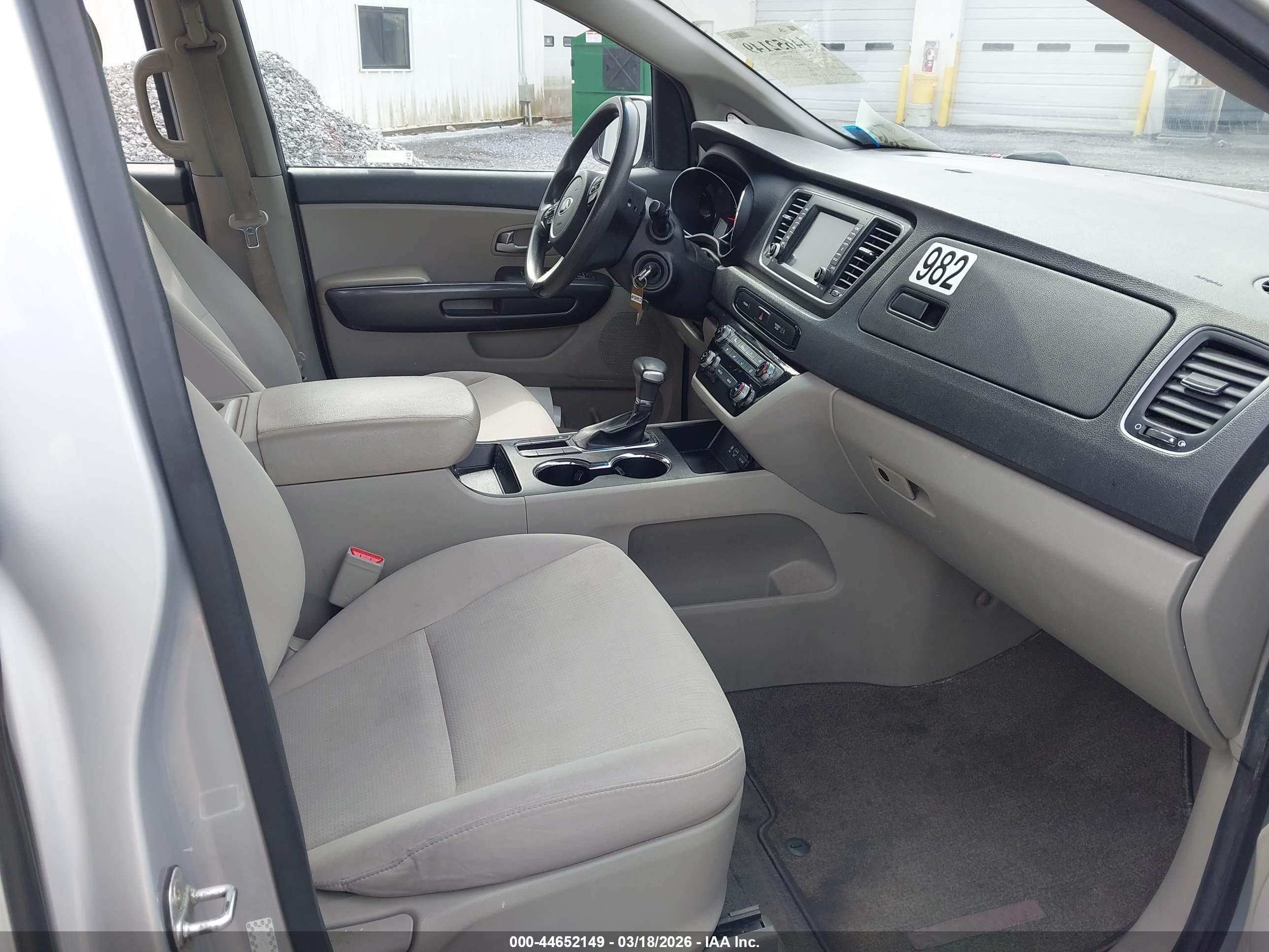 KIA SEDONA image 5