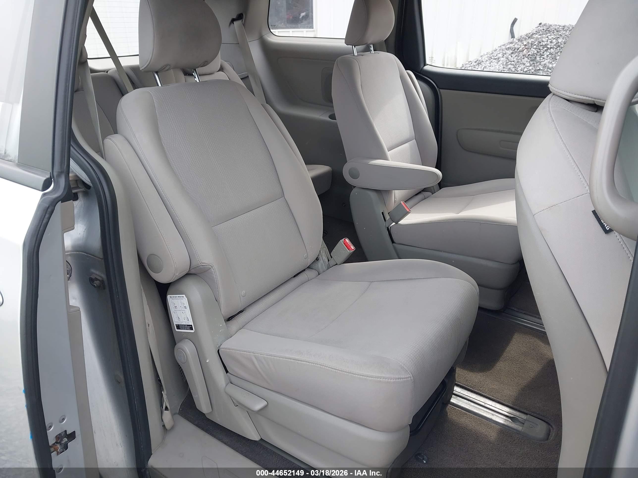 KIA SEDONA image 8