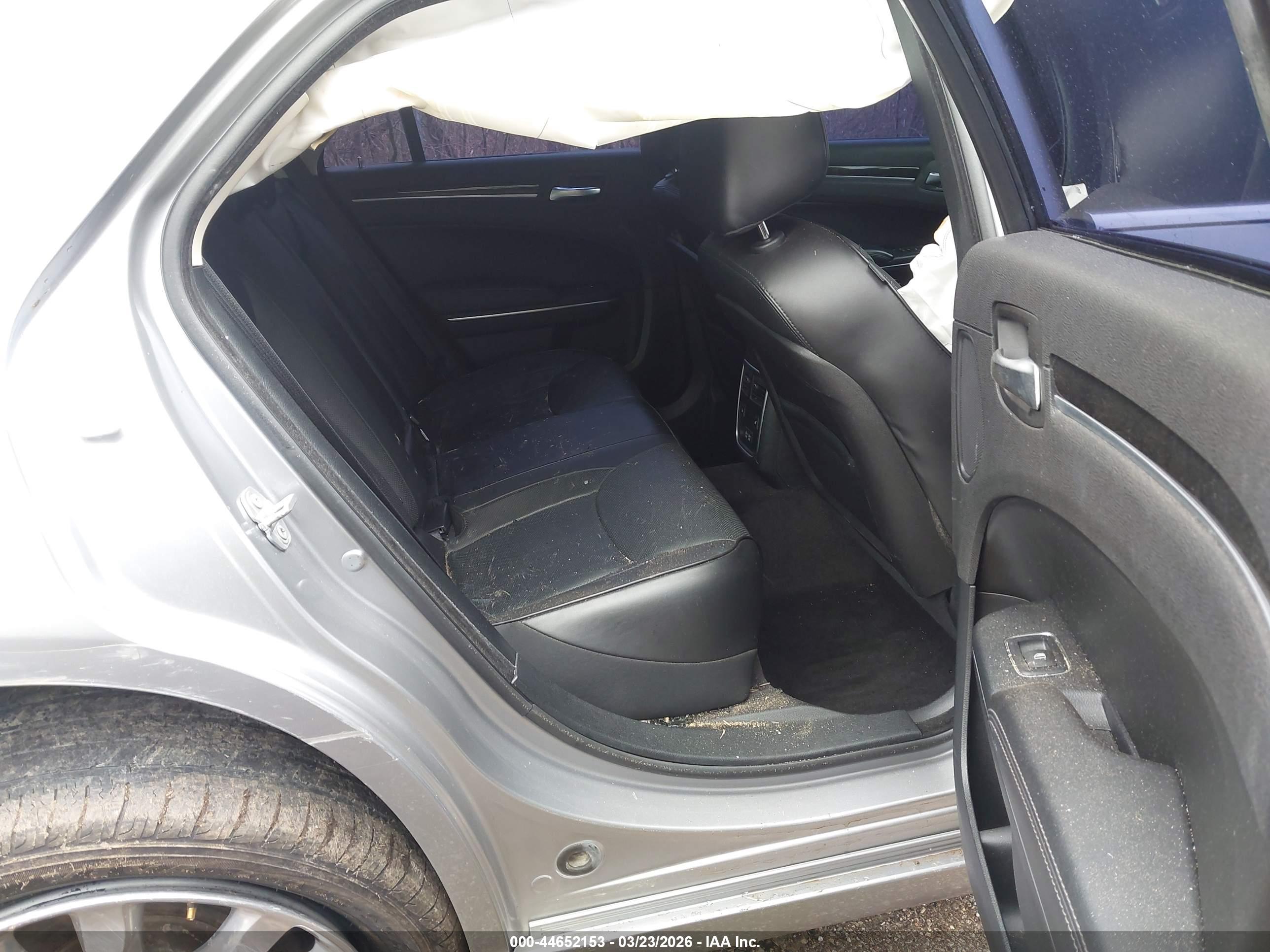 CHRYSLER 300C image 8
