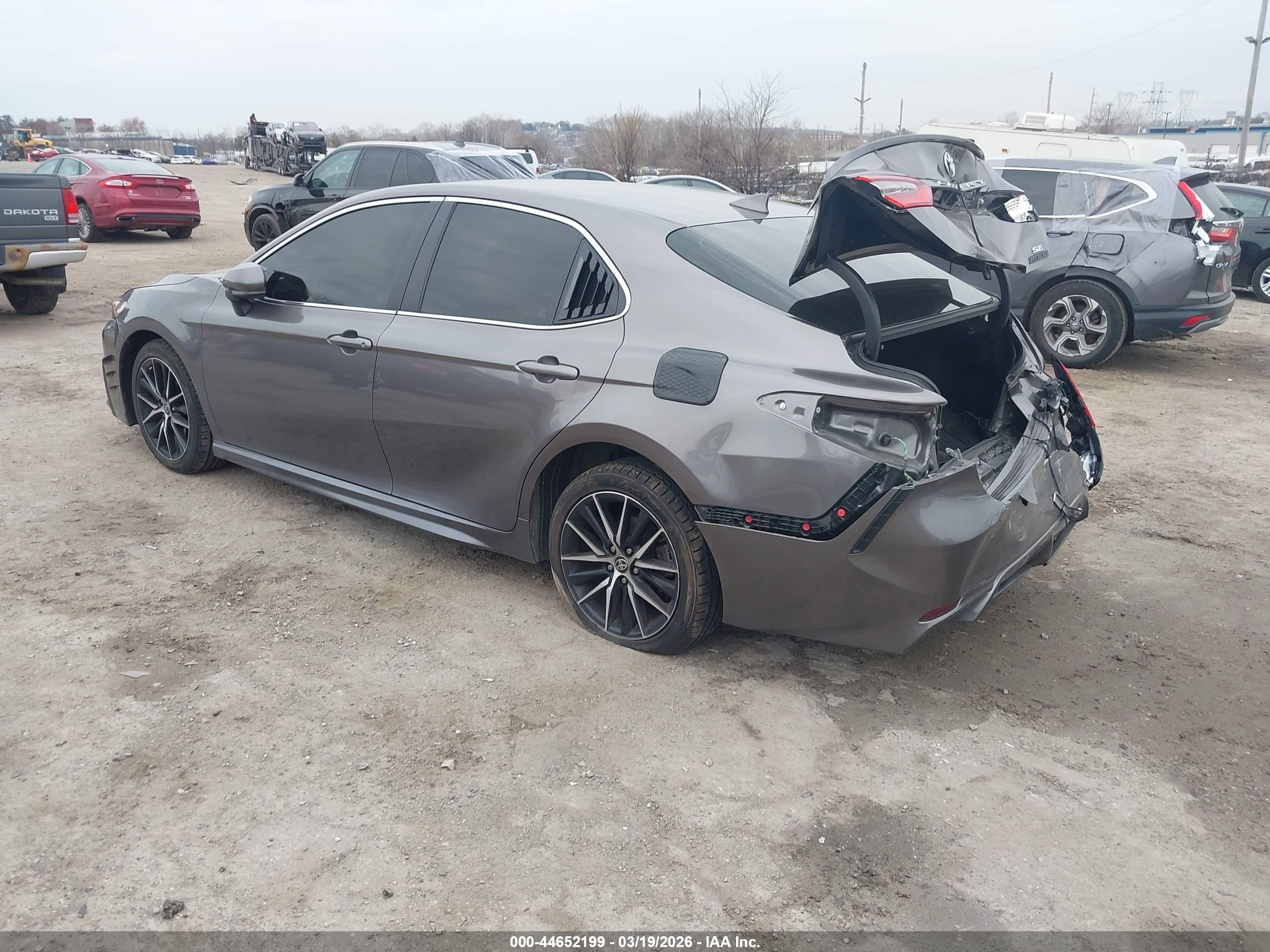TOYOTA CAMRY image 3