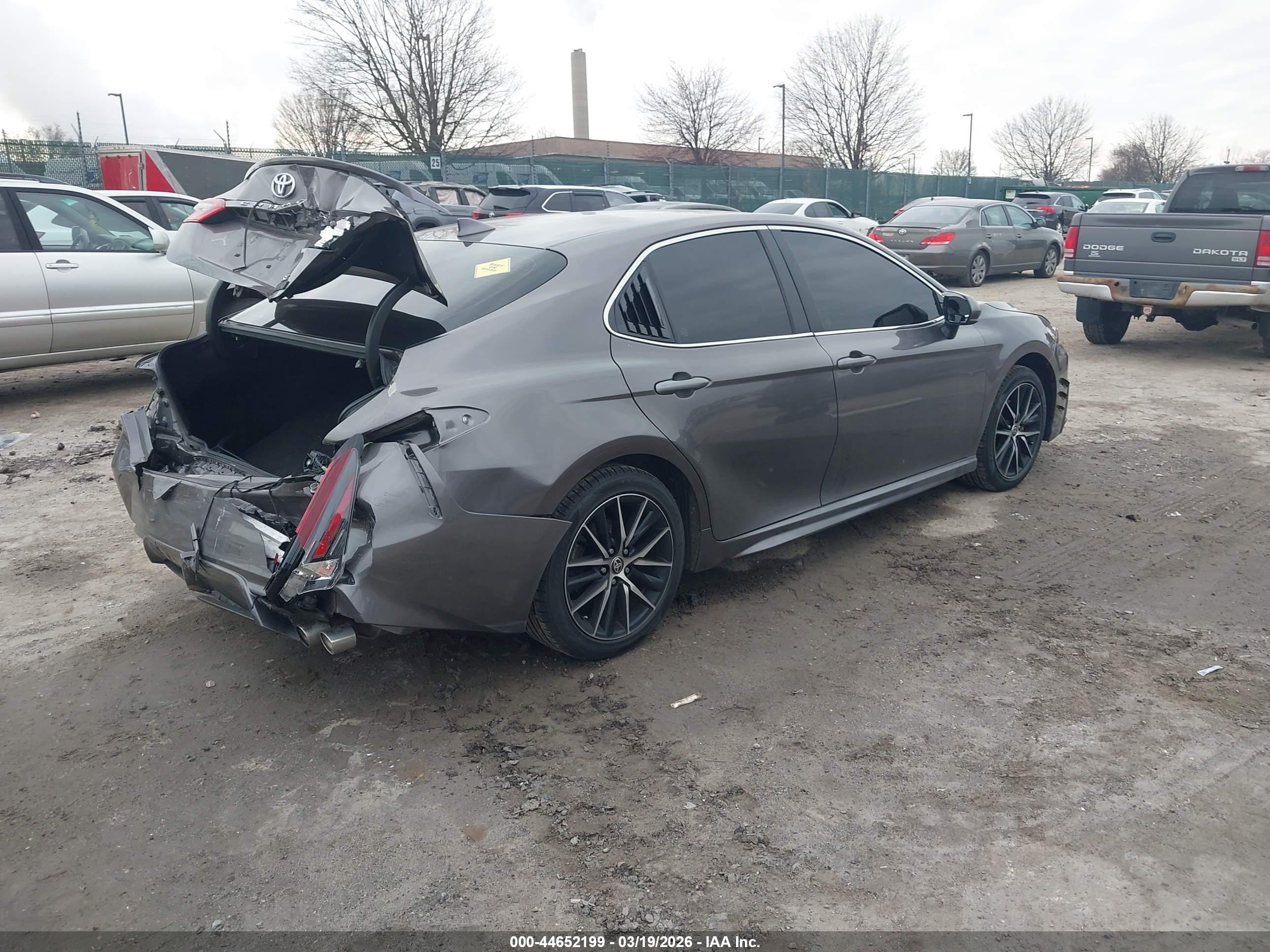 TOYOTA CAMRY image 4