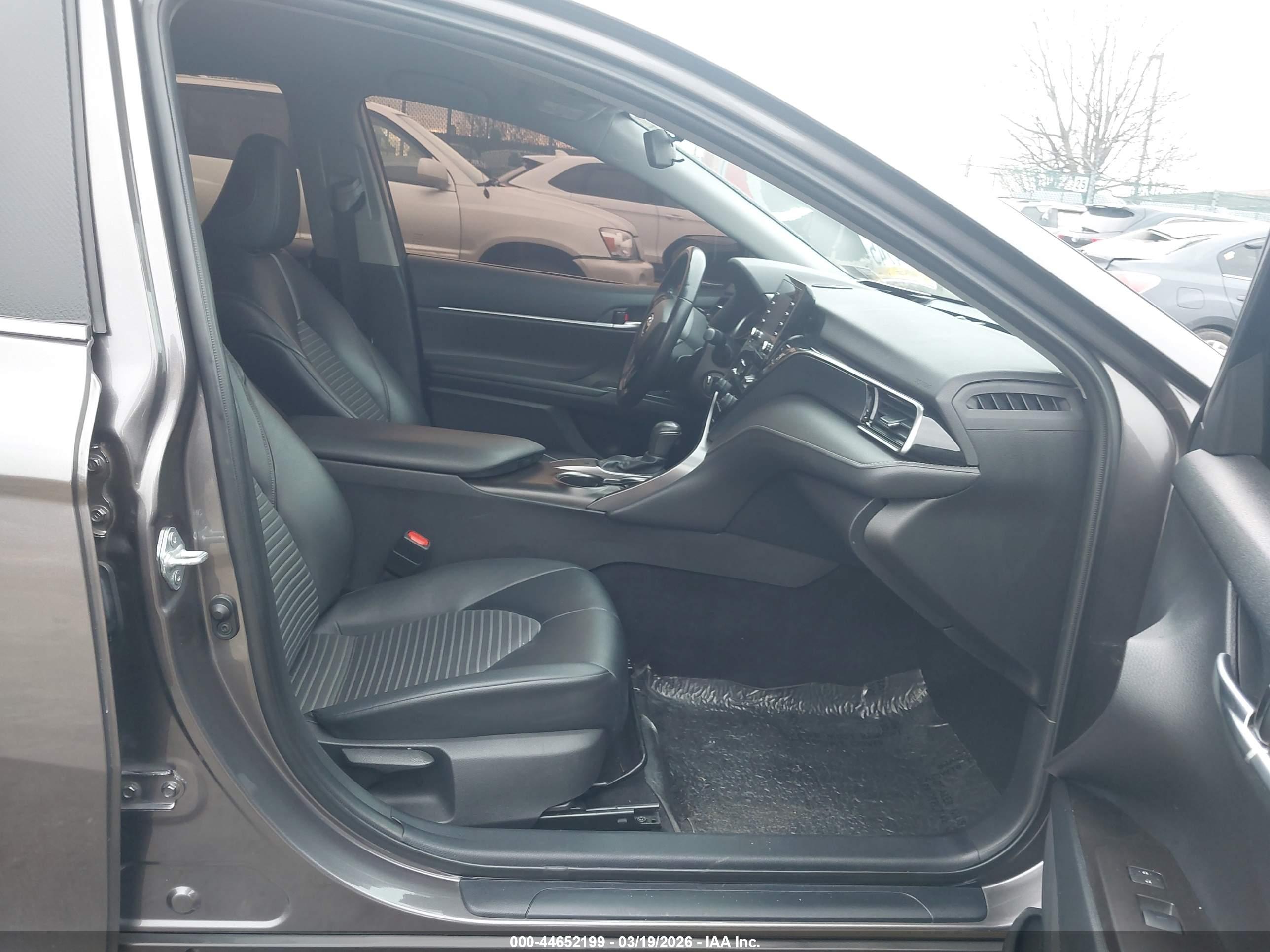 TOYOTA CAMRY image 5