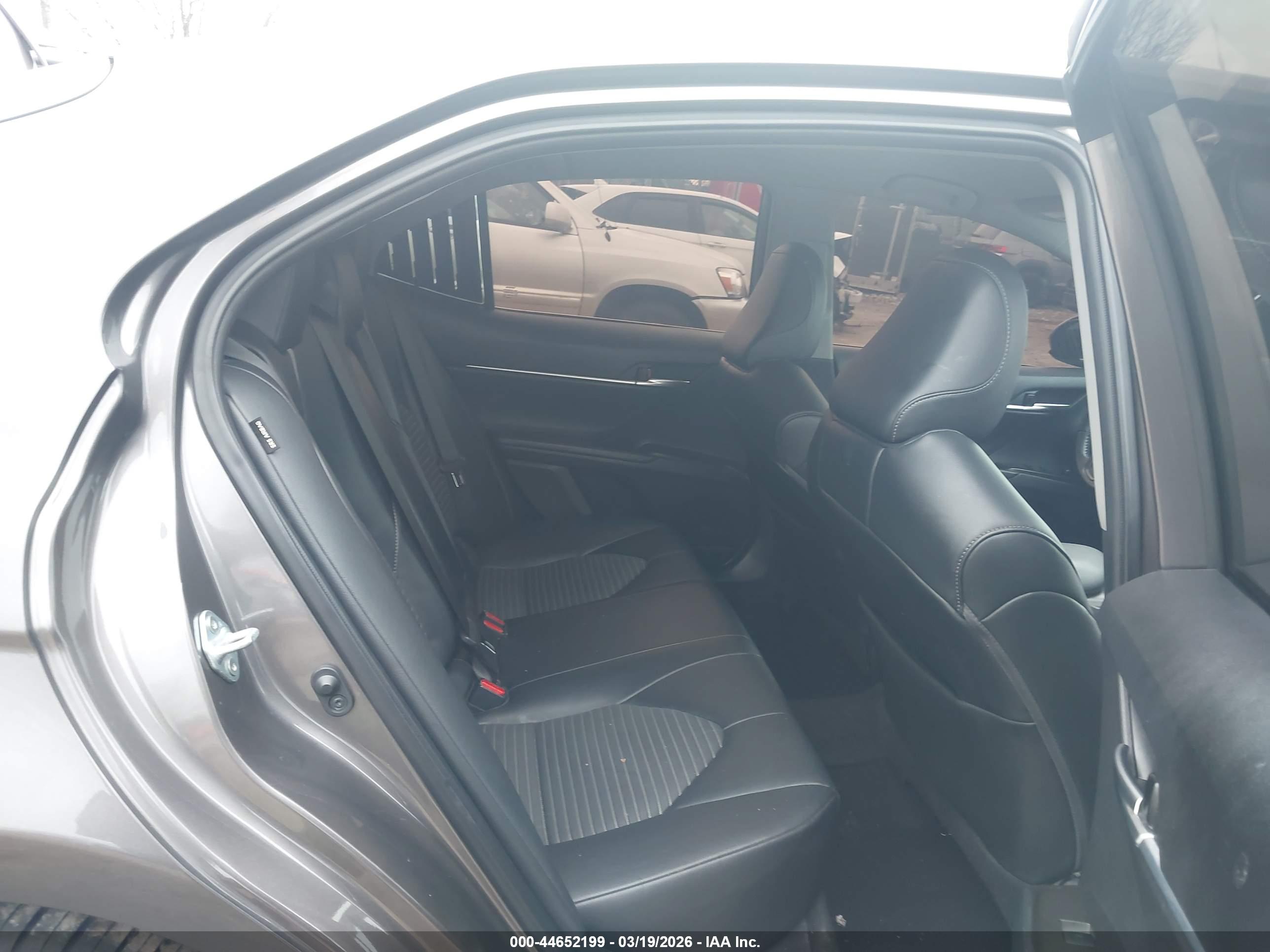 TOYOTA CAMRY image 8