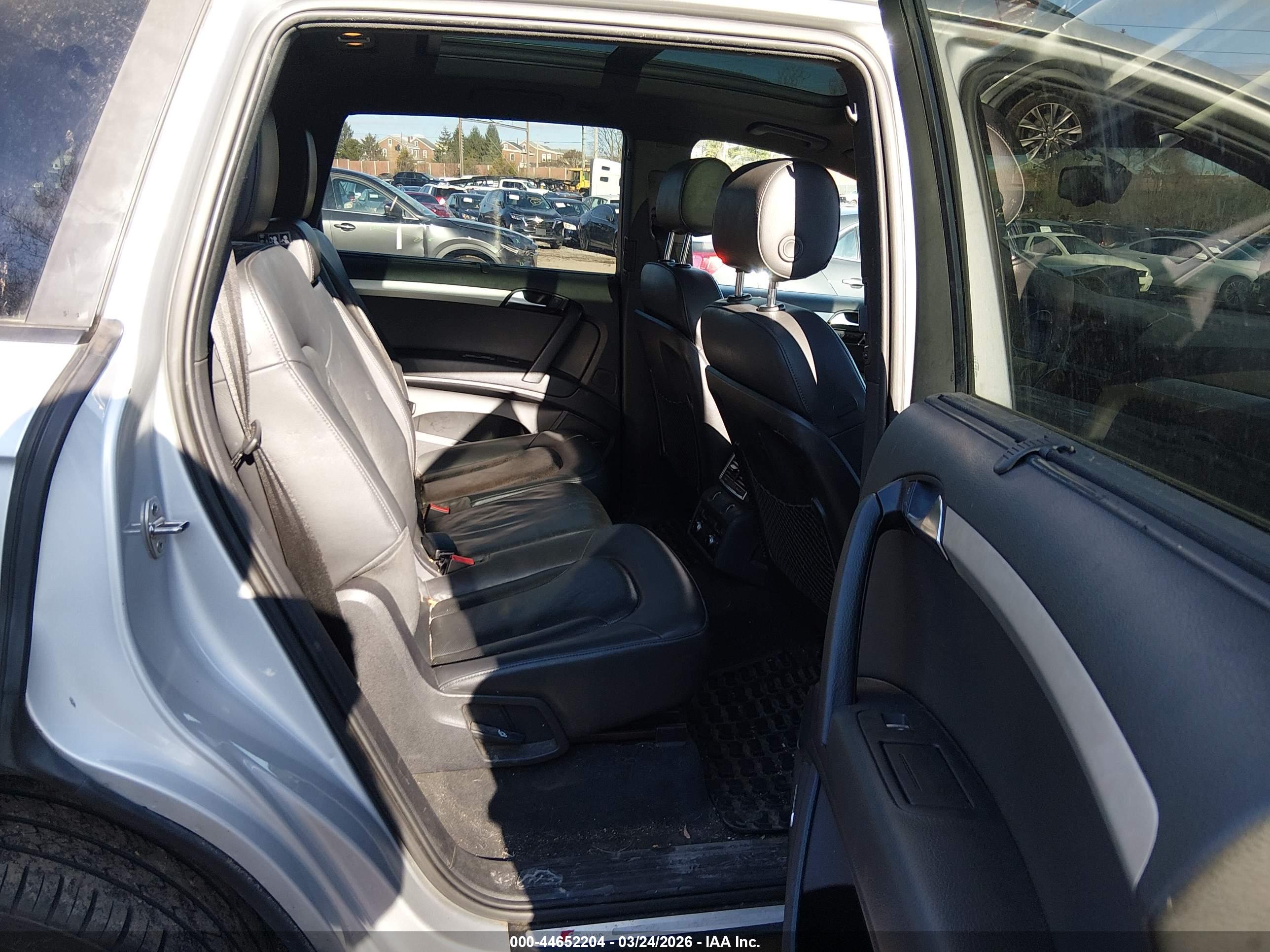 AUDI Q7 image 8