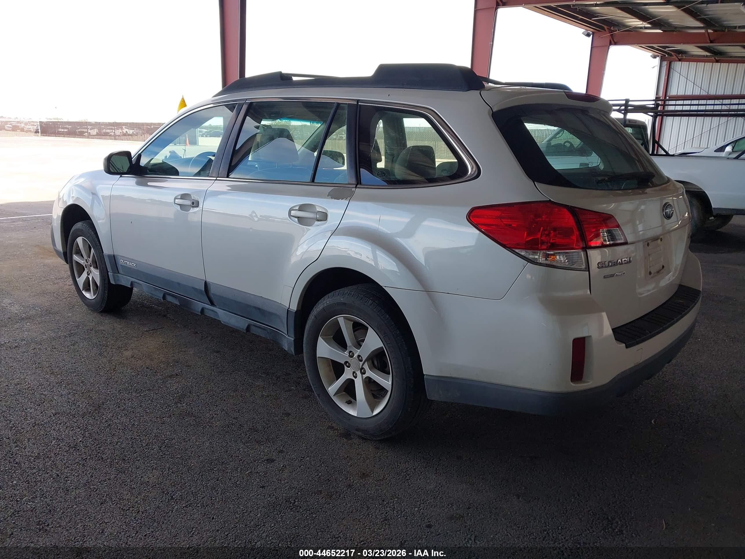 SUBARU OUTBACK image 3