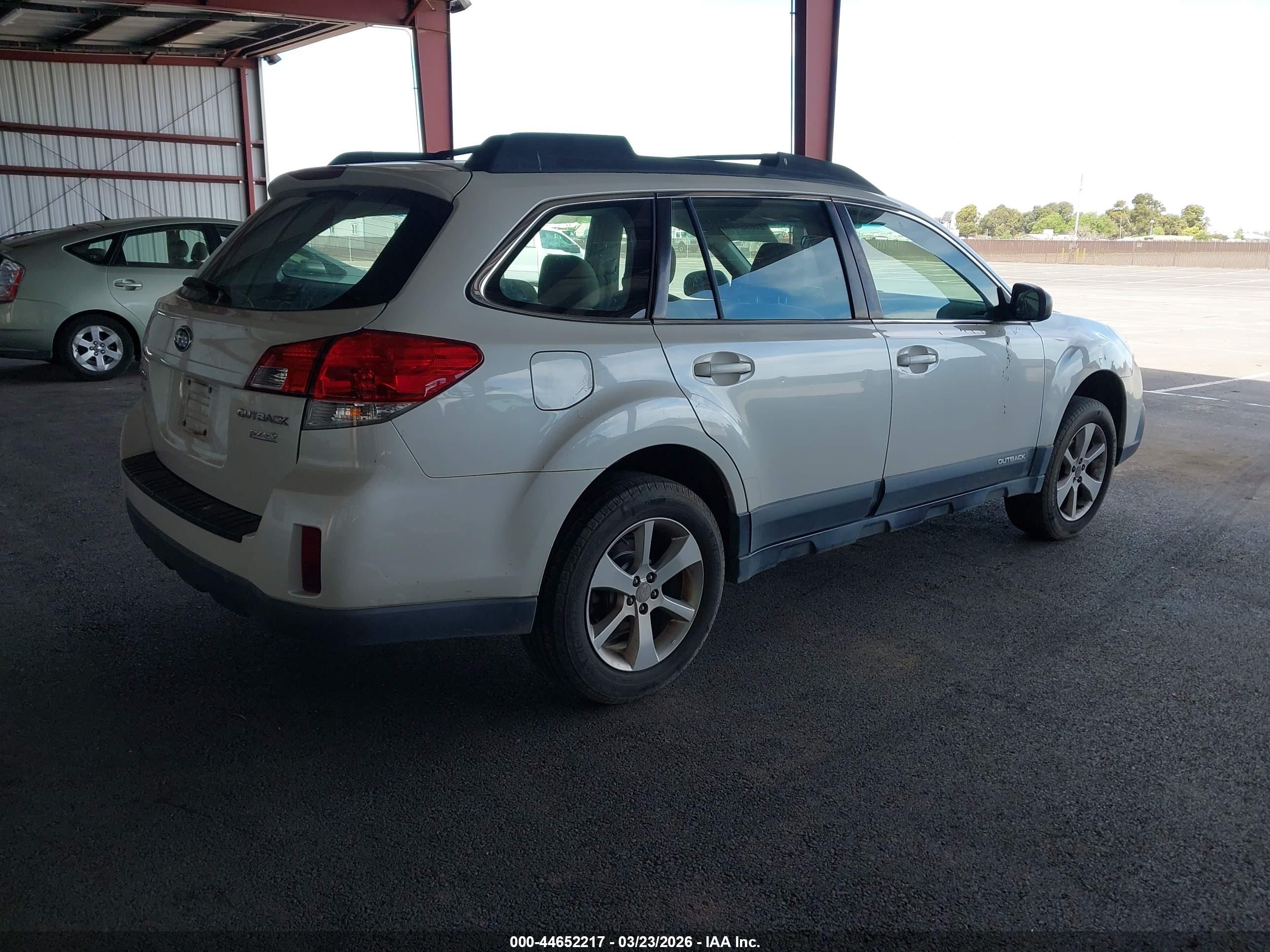 SUBARU OUTBACK image 4
