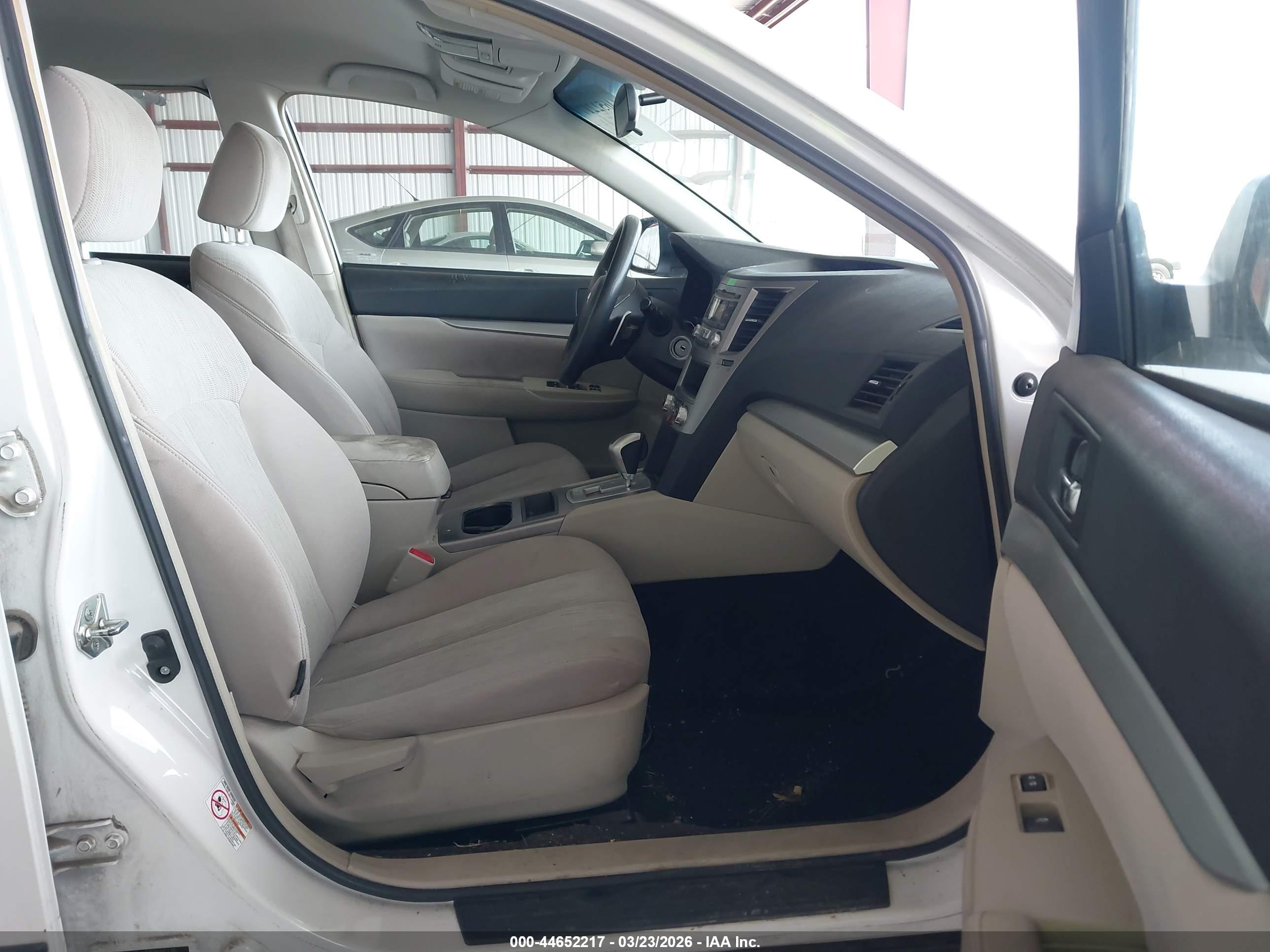 SUBARU OUTBACK image 5