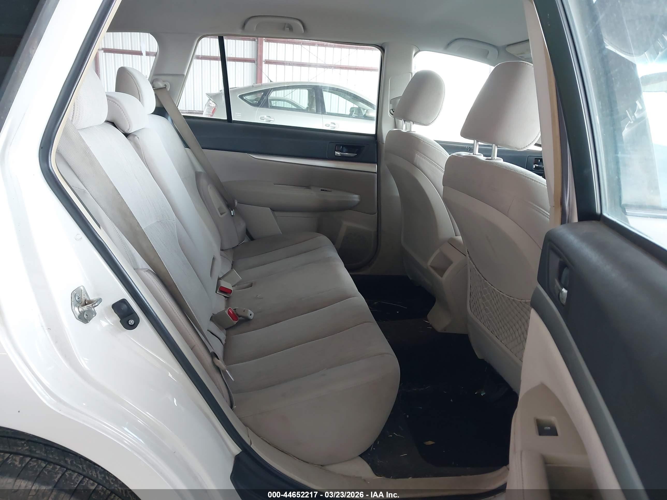 SUBARU OUTBACK image 8