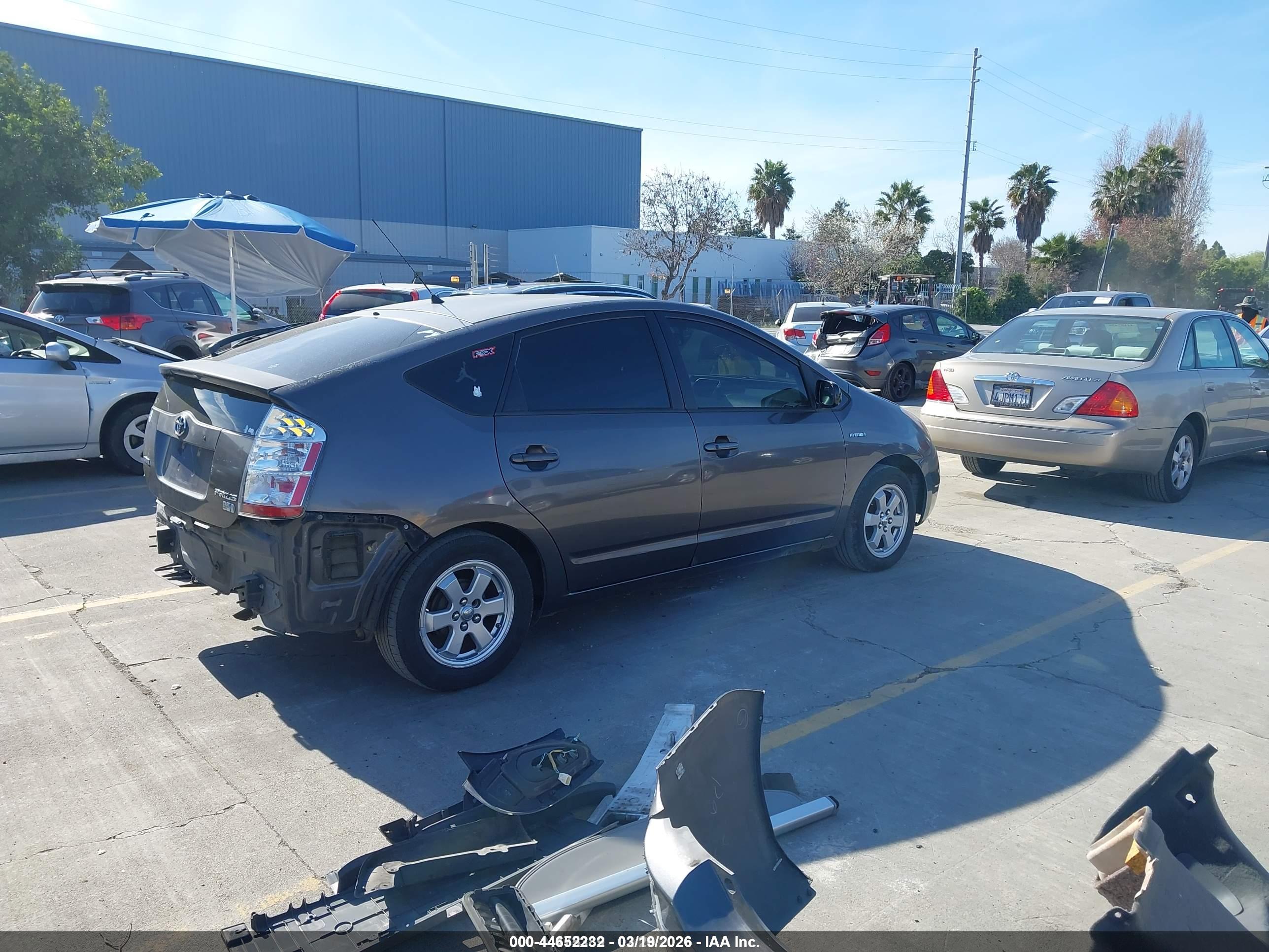TOYOTA PRIUS image 4