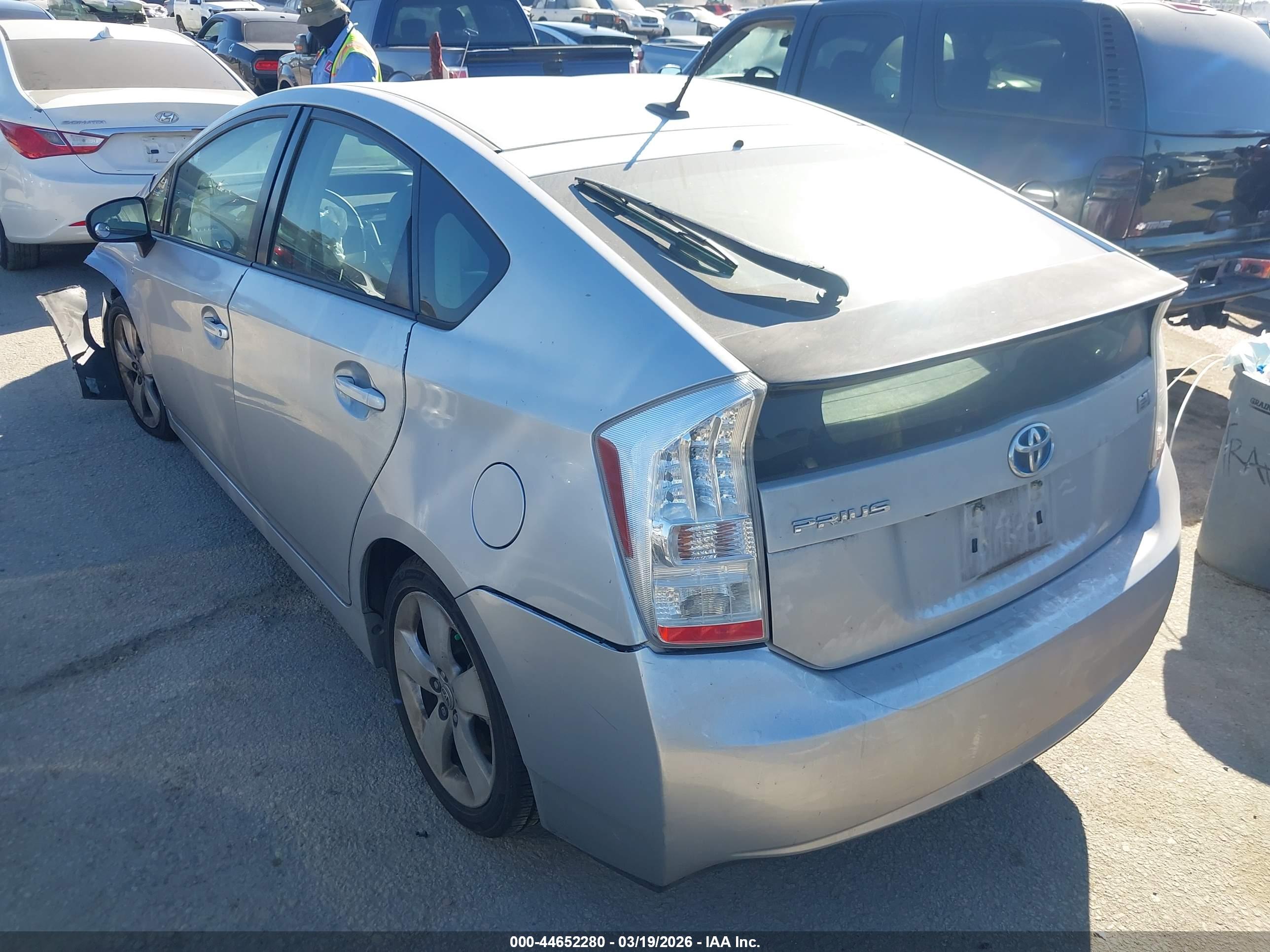 TOYOTA PRIUS image 3