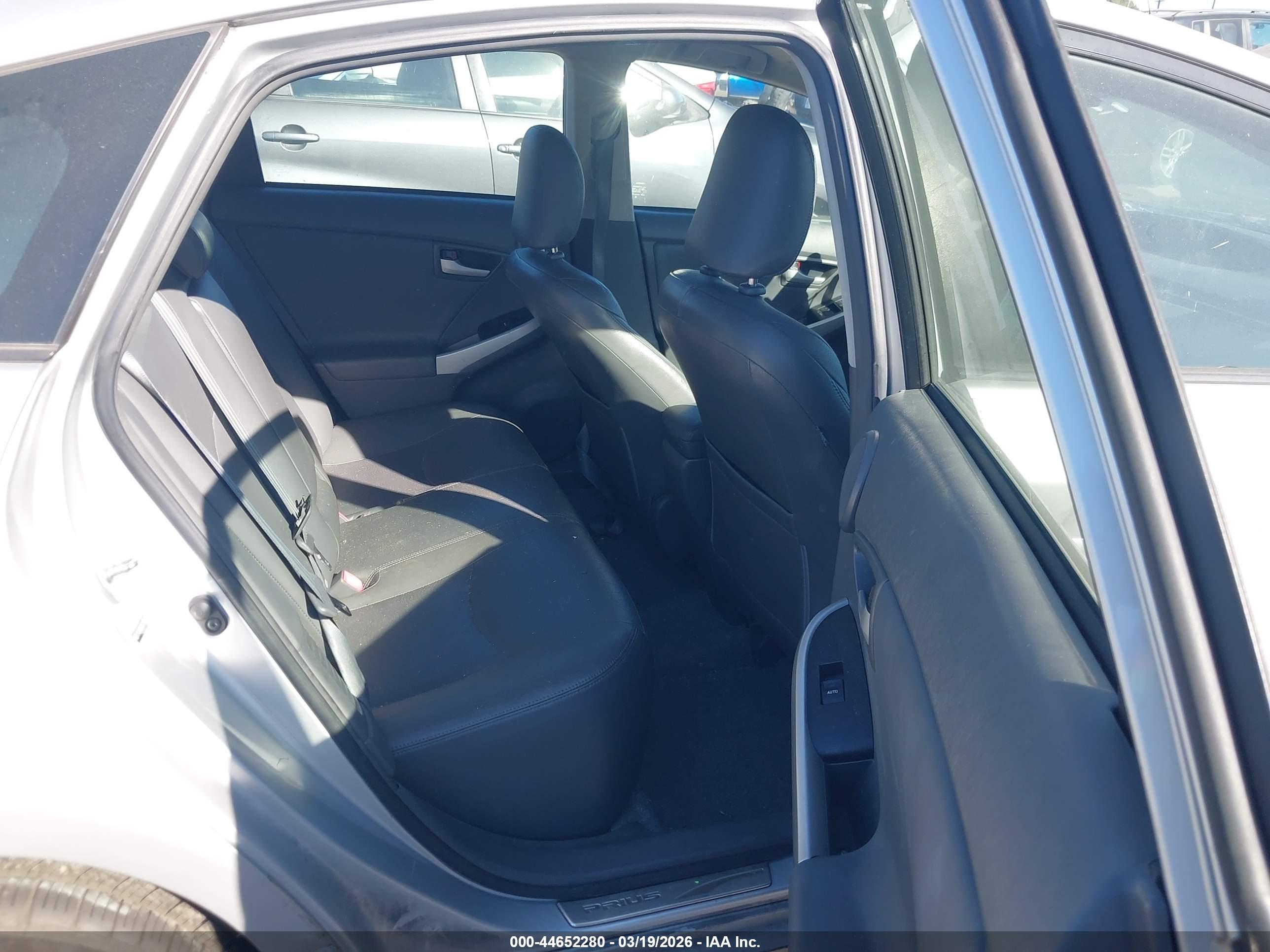 TOYOTA PRIUS image 8