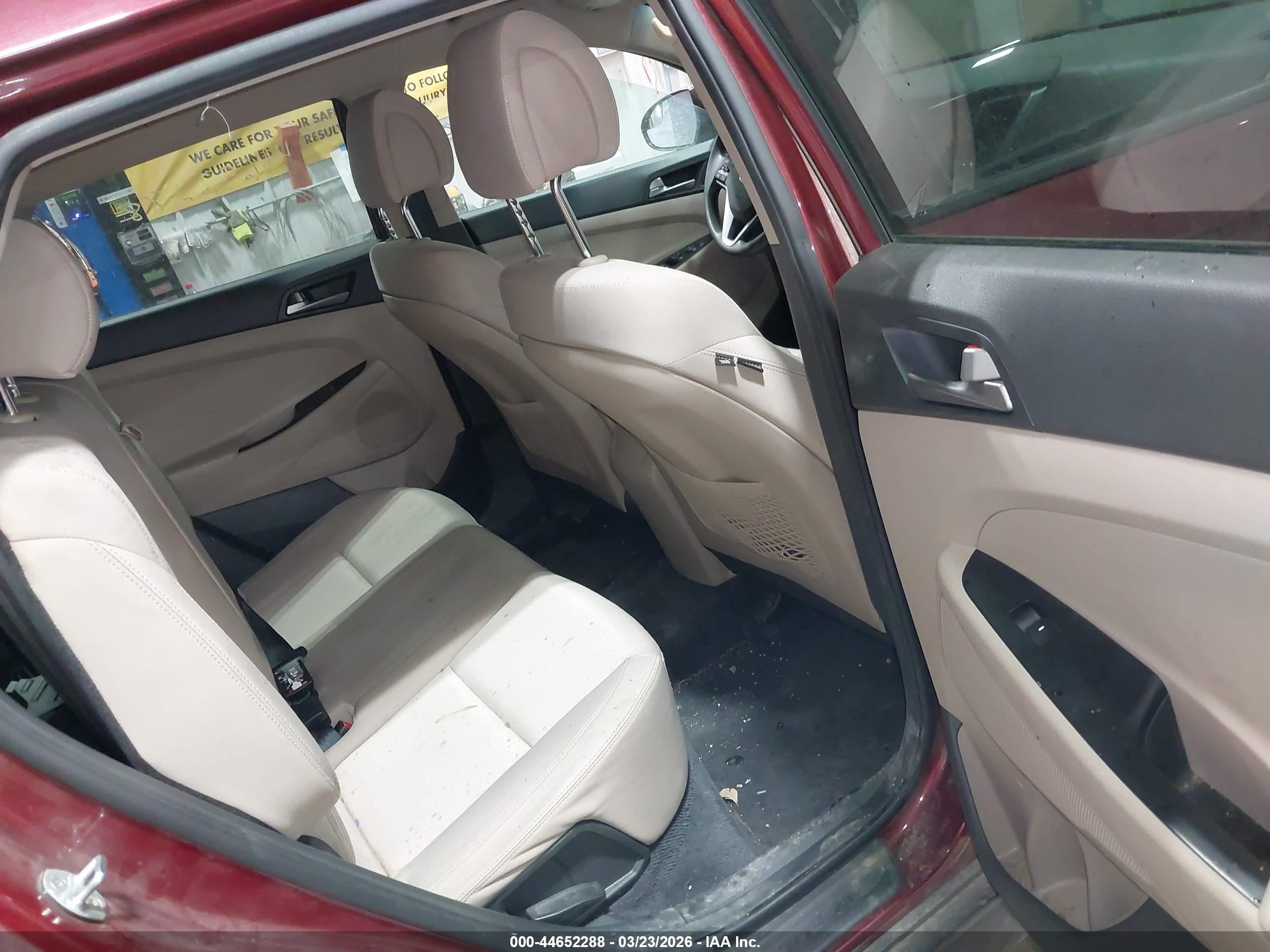 HYUNDAI TUCSON image 8