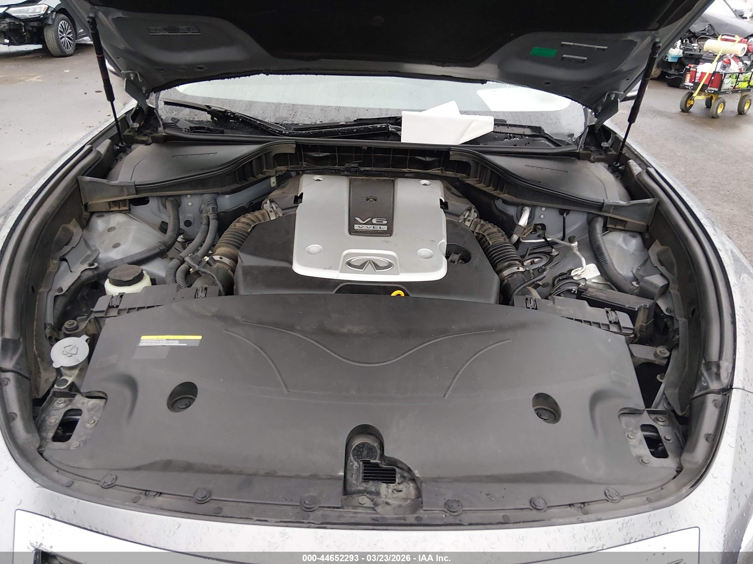 INFINITI Q70 image 10