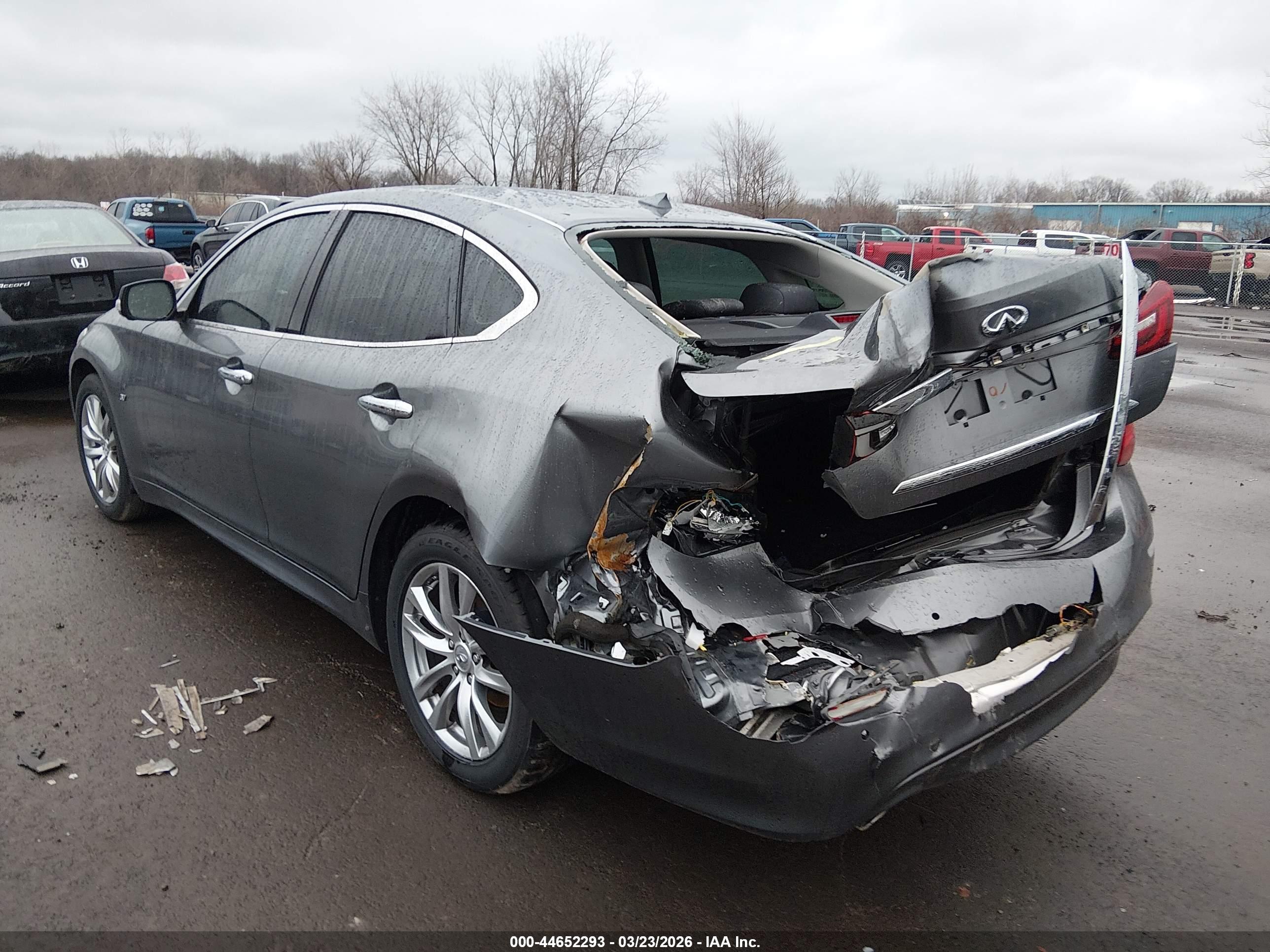 INFINITI Q70 image 3