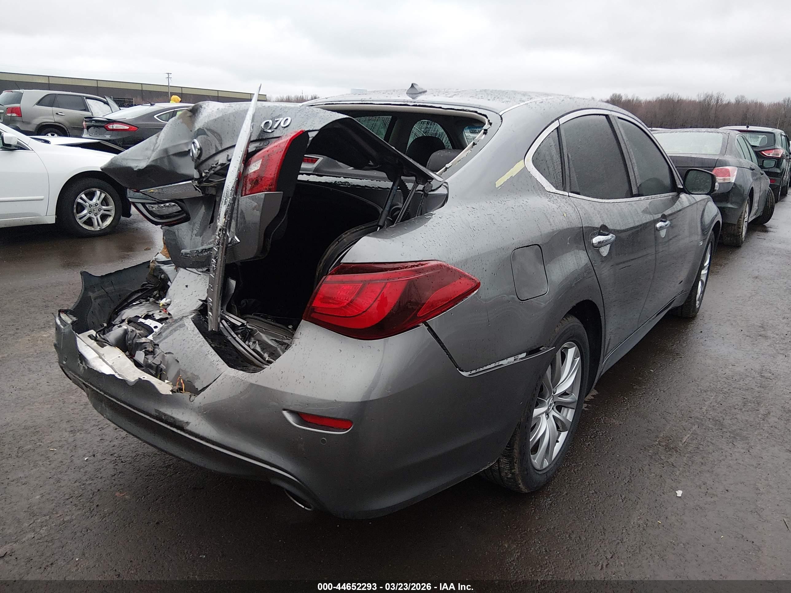 INFINITI Q70 image 4