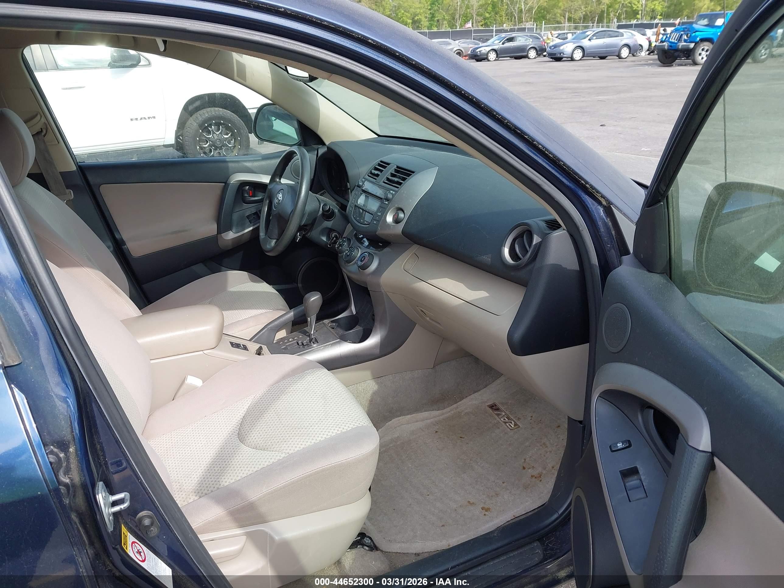 TOYOTA RAV4 image 5