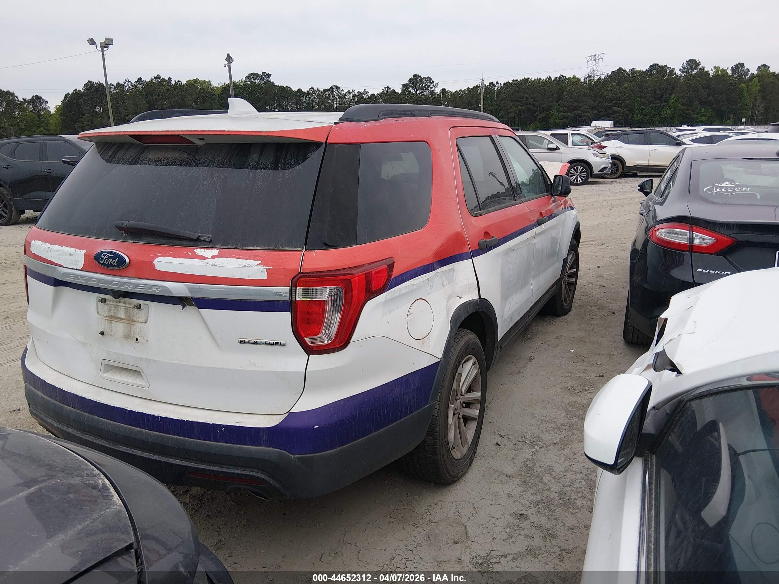 FORD EXPLORER image 4