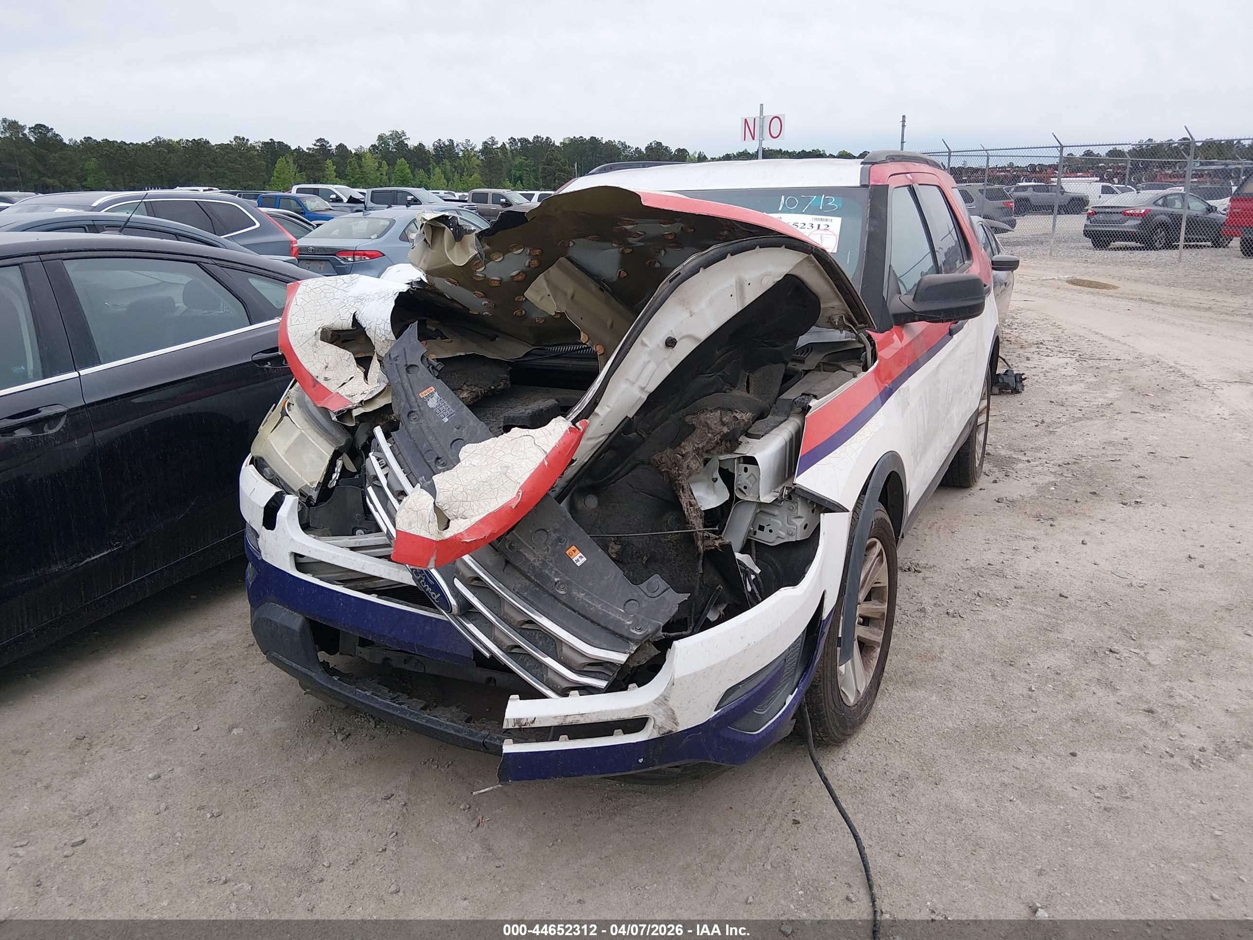 FORD EXPLORER image 6