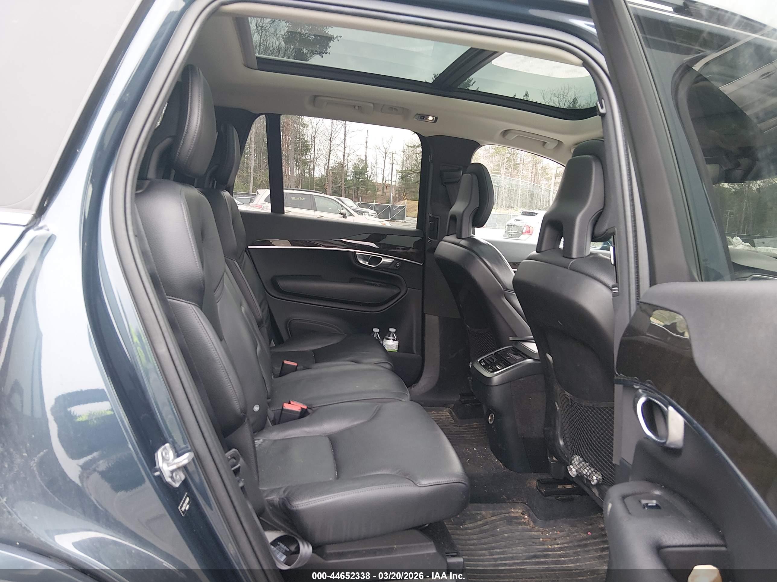 VOLVO XC90 image 8