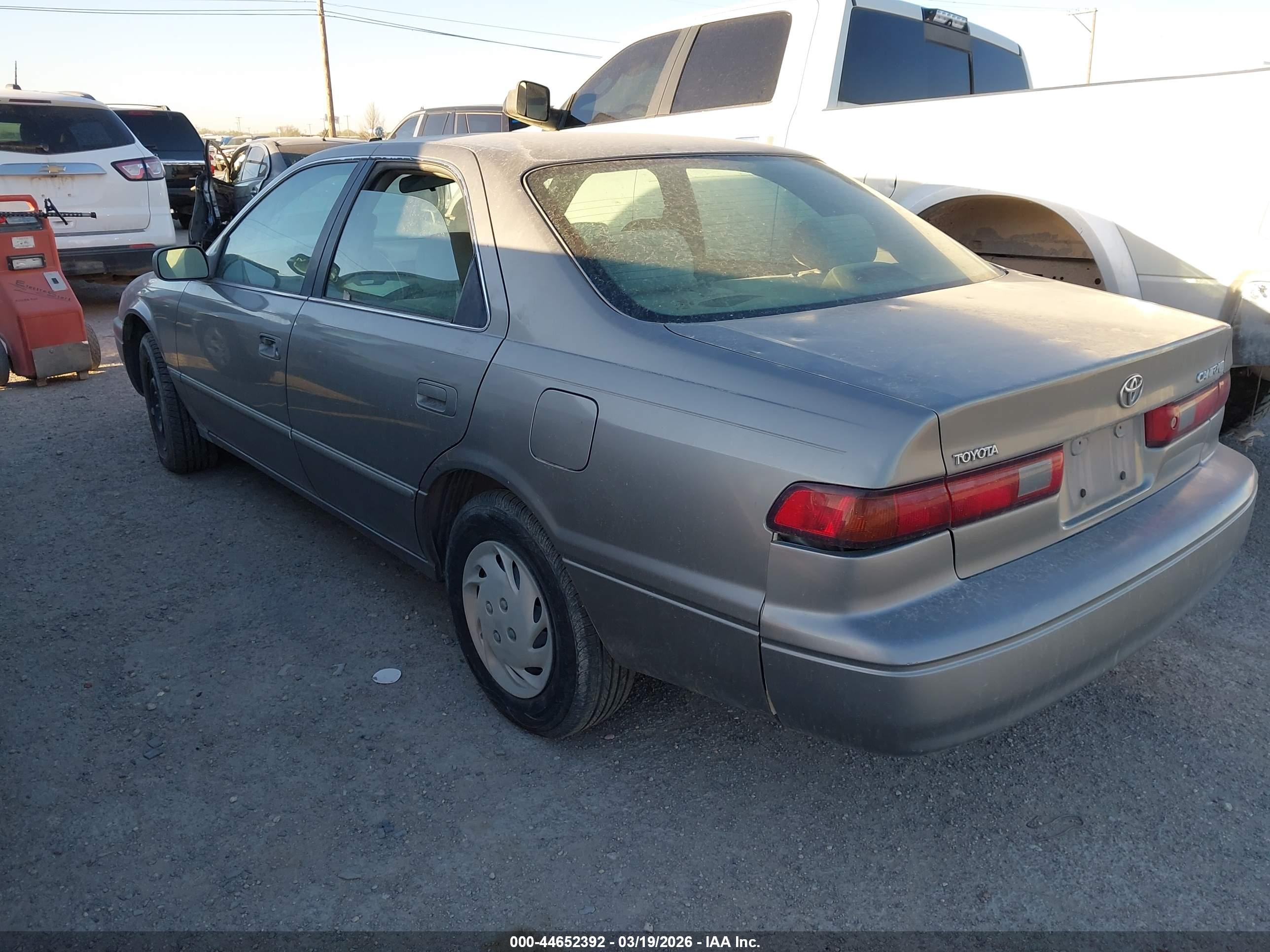 TOYOTA CAMRY image 3