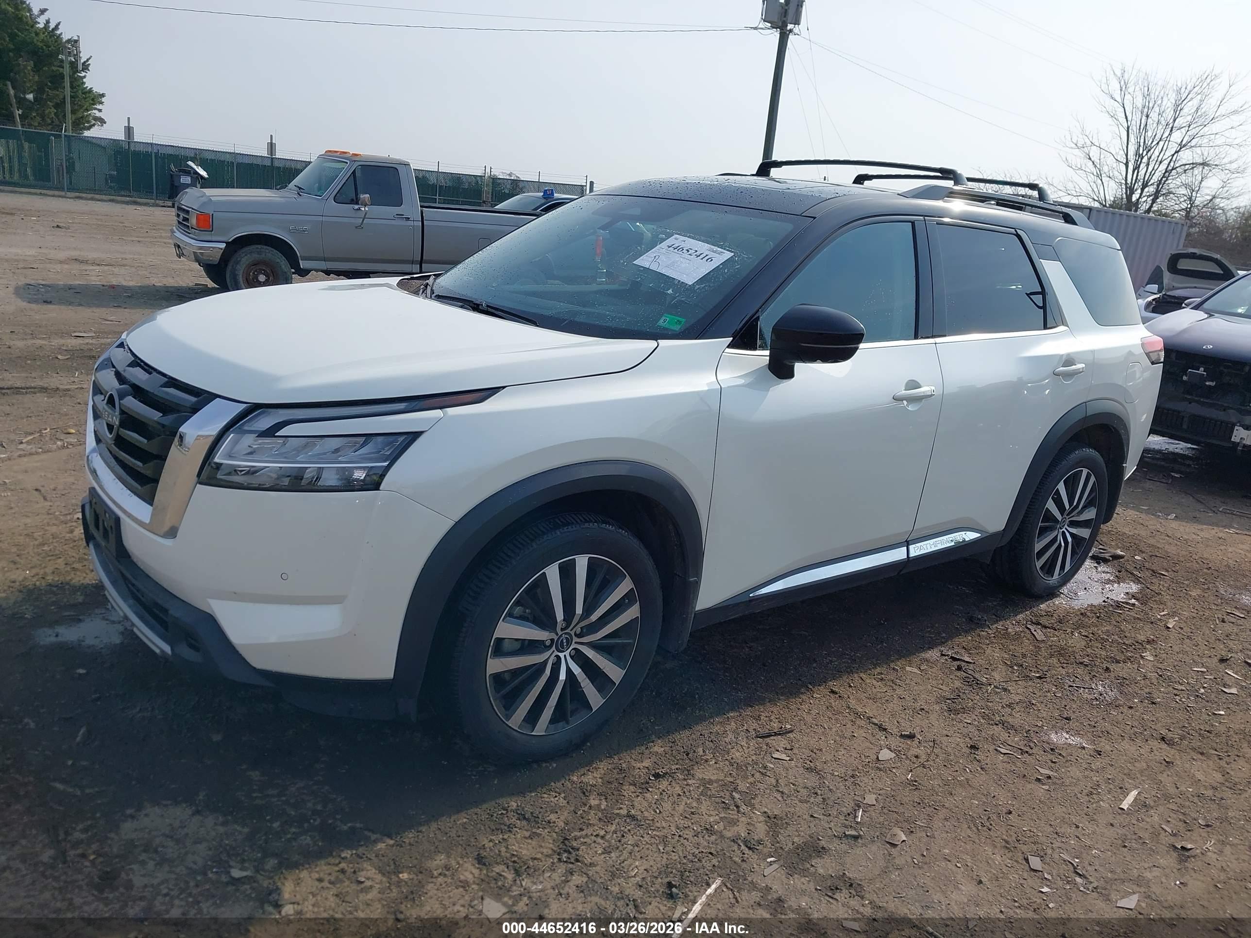 NISSAN PATHFINDER image 2