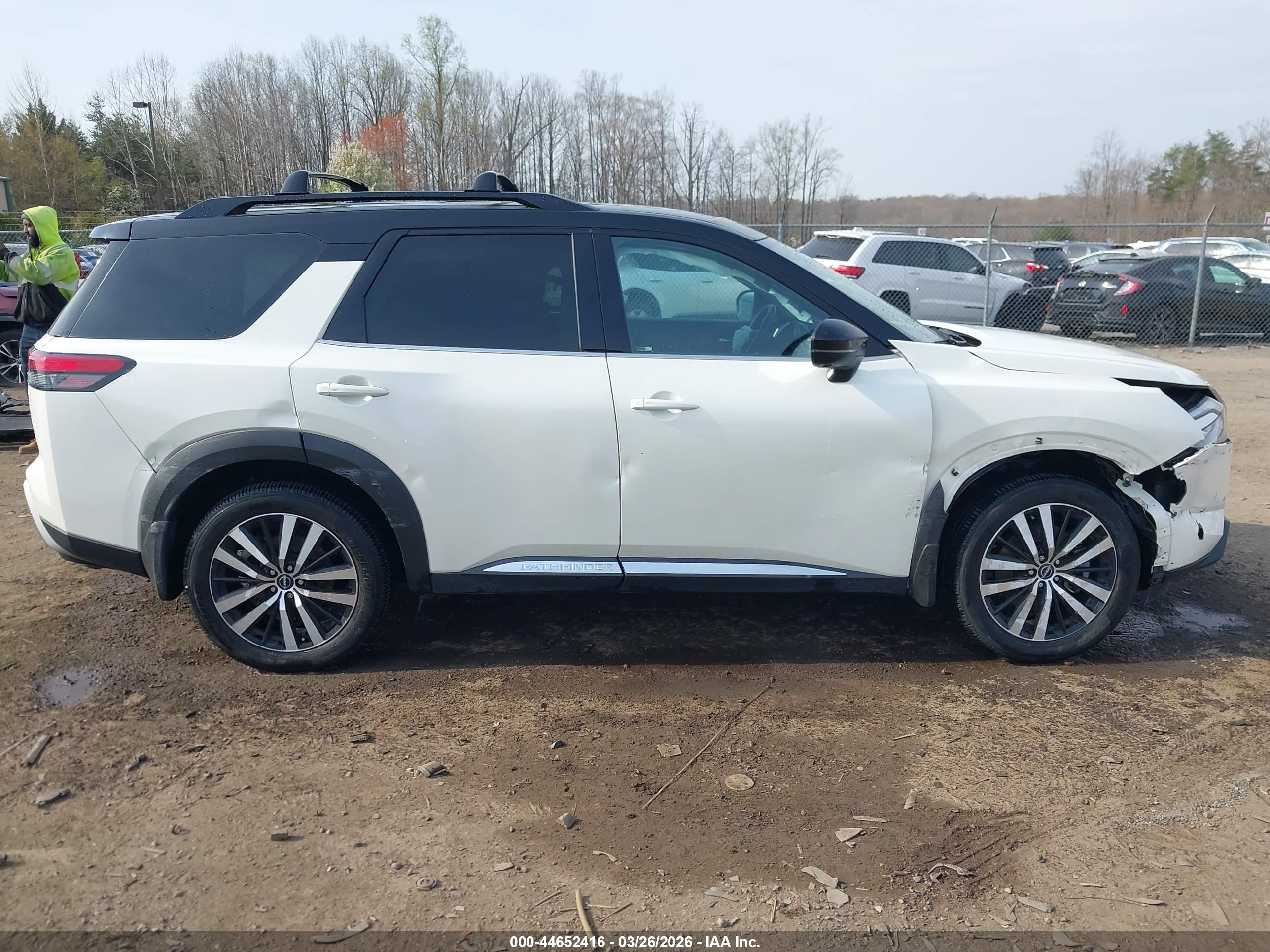 NISSAN PATHFINDER image 6