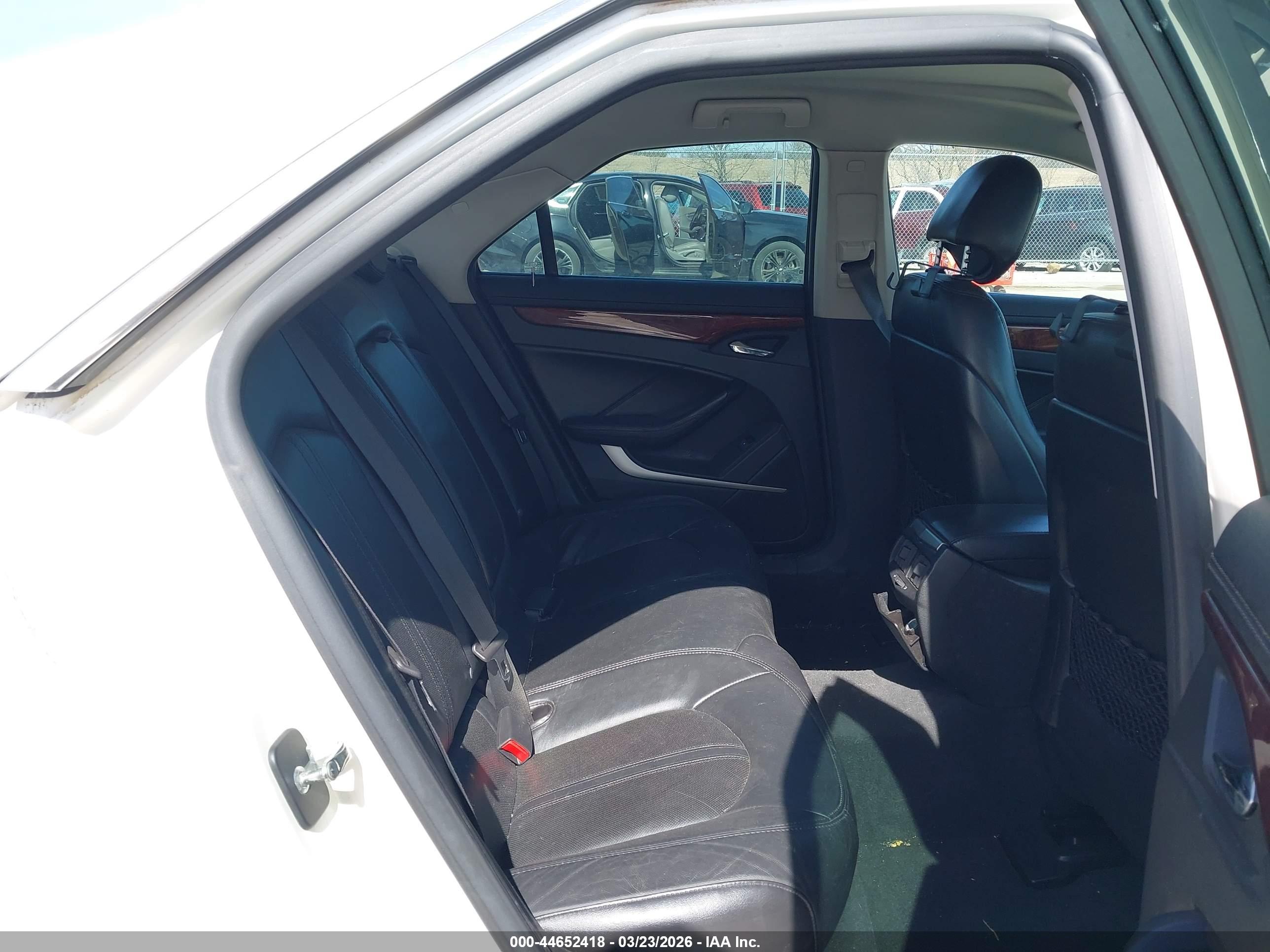 CADILLAC CTS image 8