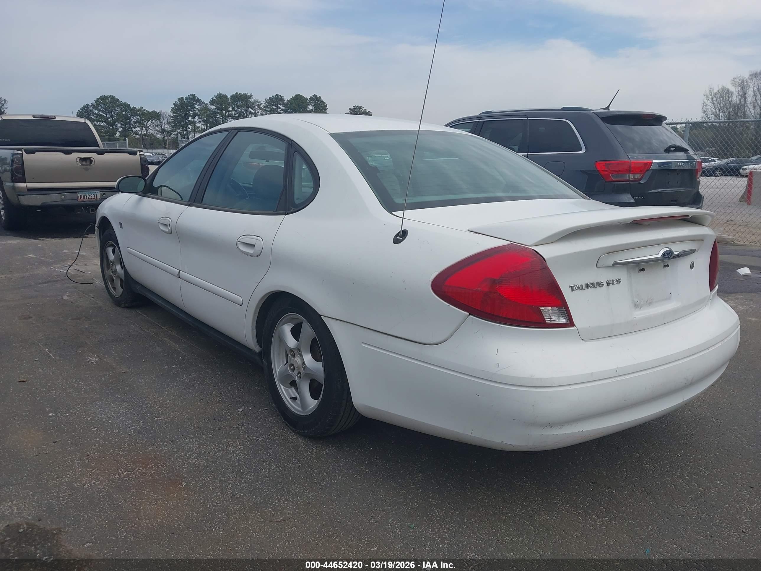 FORD TAURUS image 3