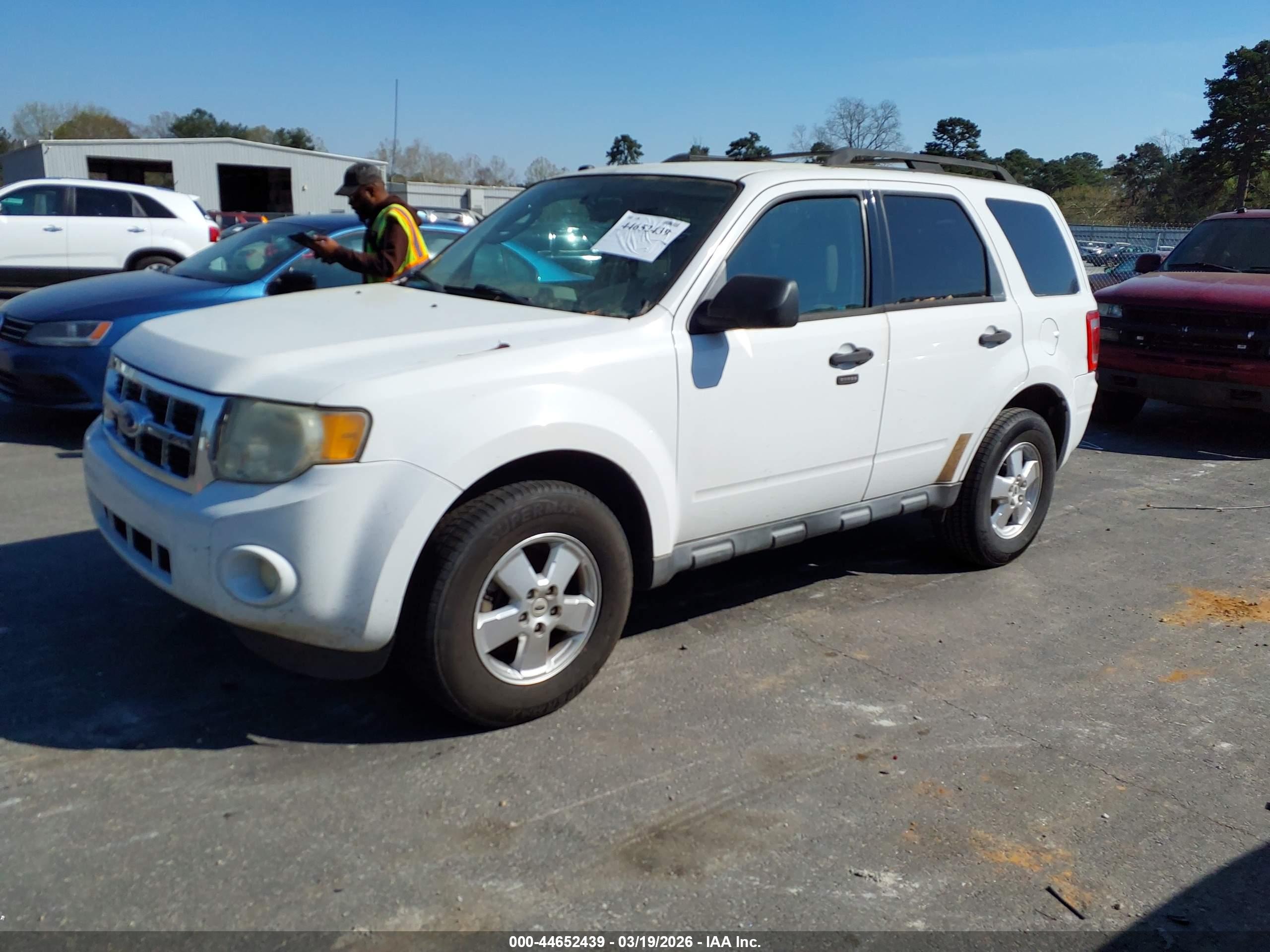 FORD ESCAPE image 2