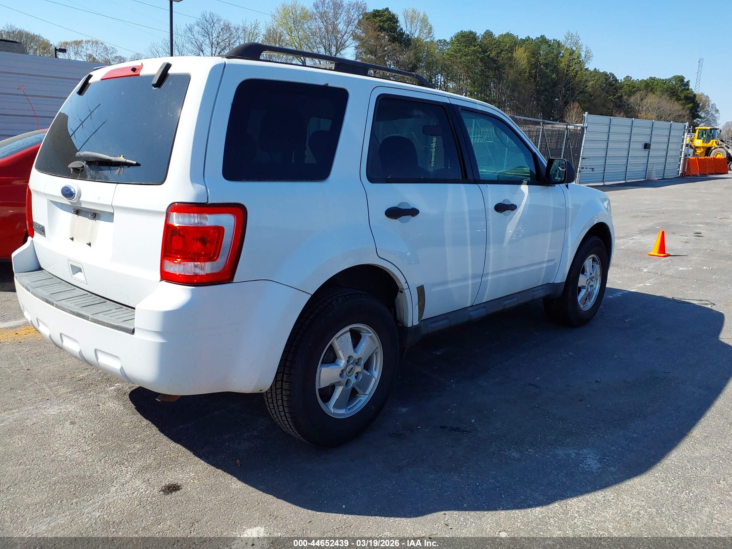 FORD ESCAPE image 4