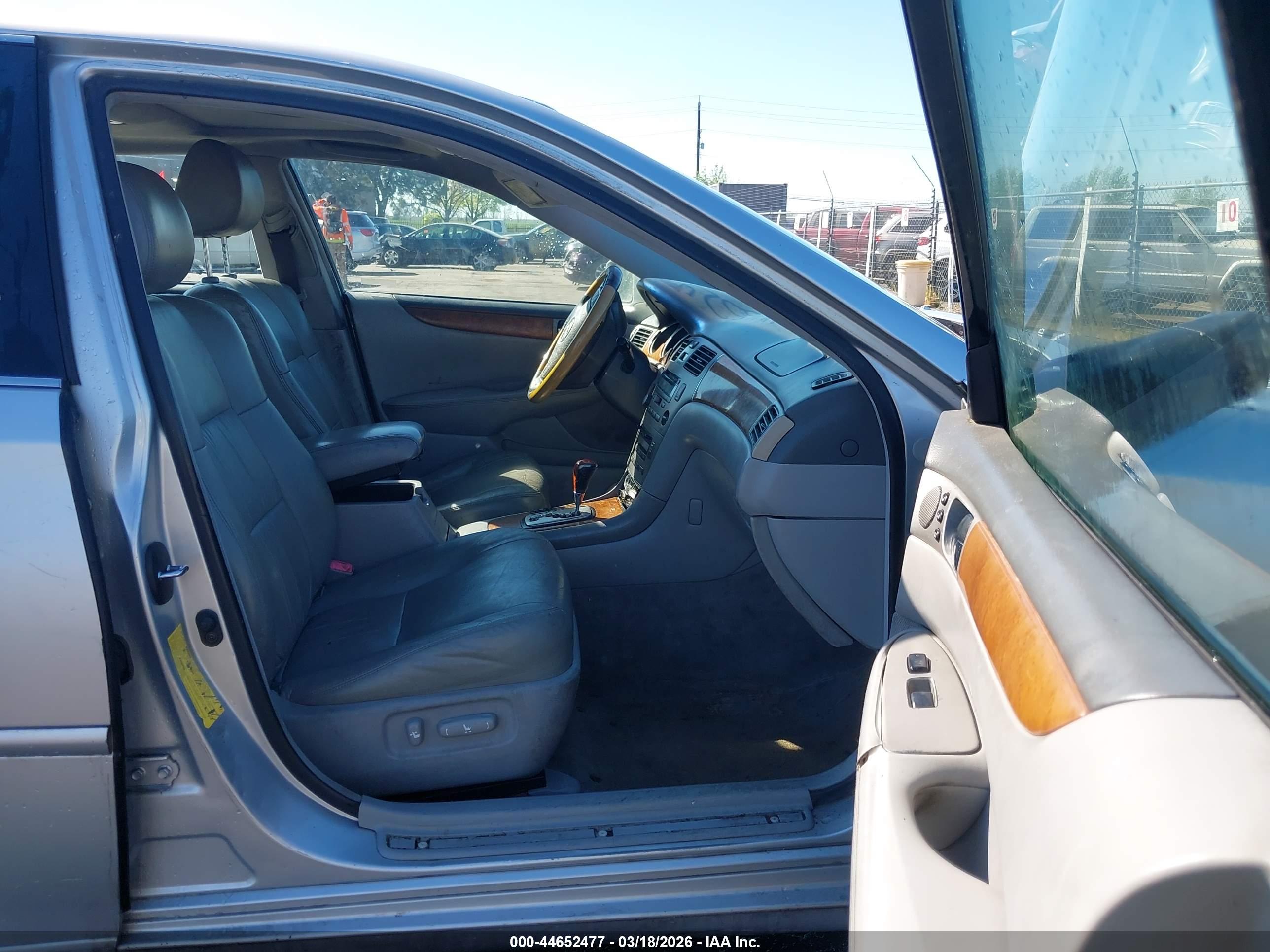 LEXUS ES image 5