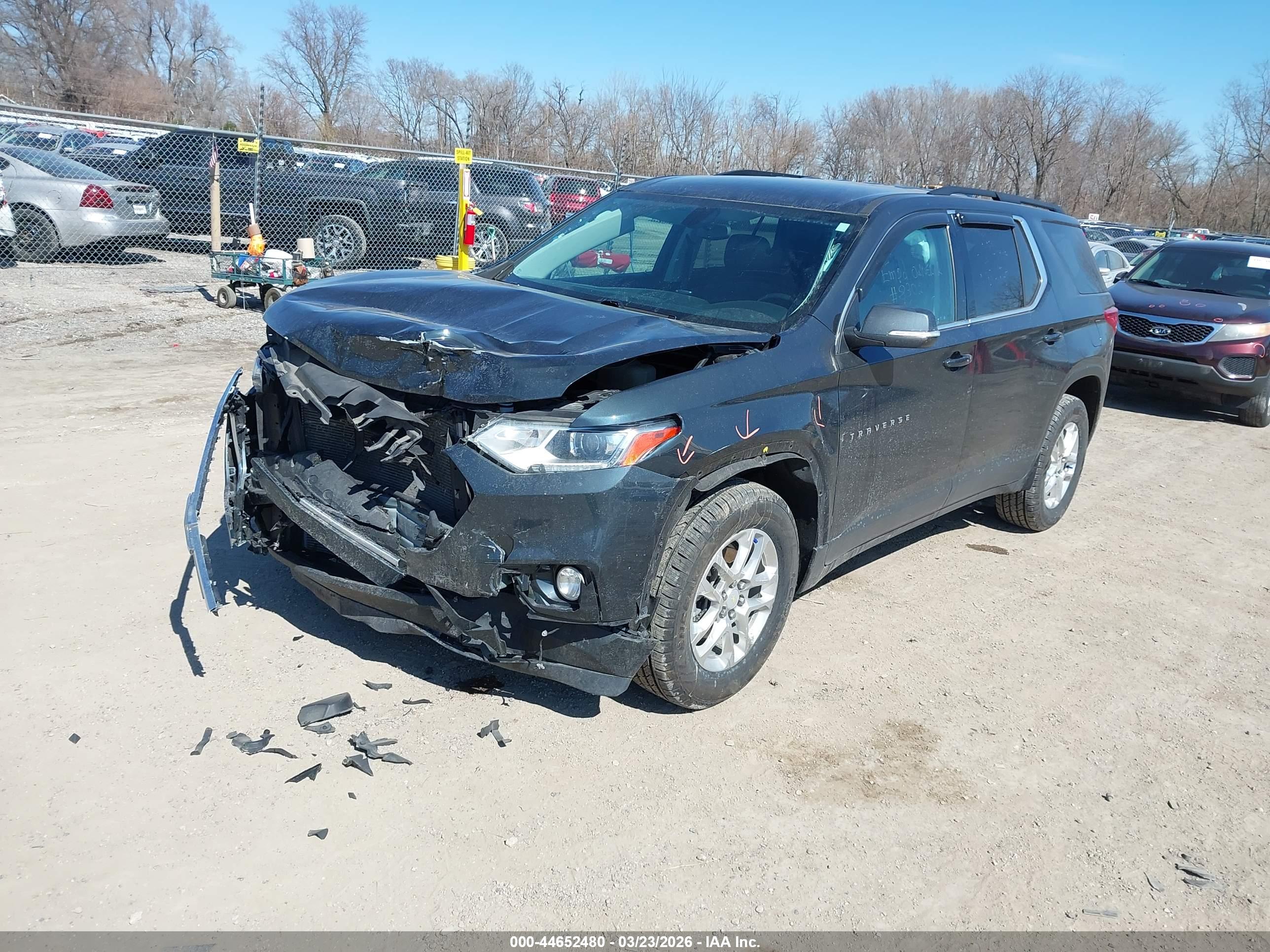 CHEVROLET TRAVERSE image 2