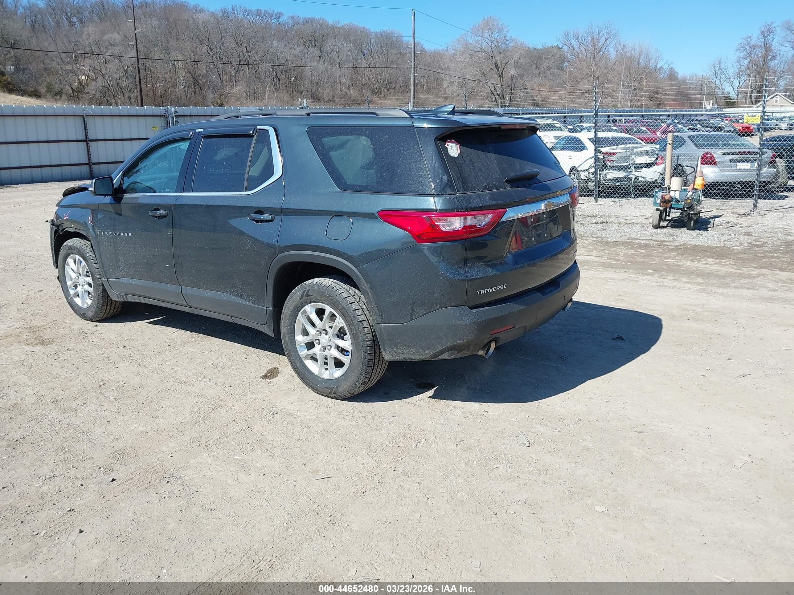 CHEVROLET TRAVERSE image 3
