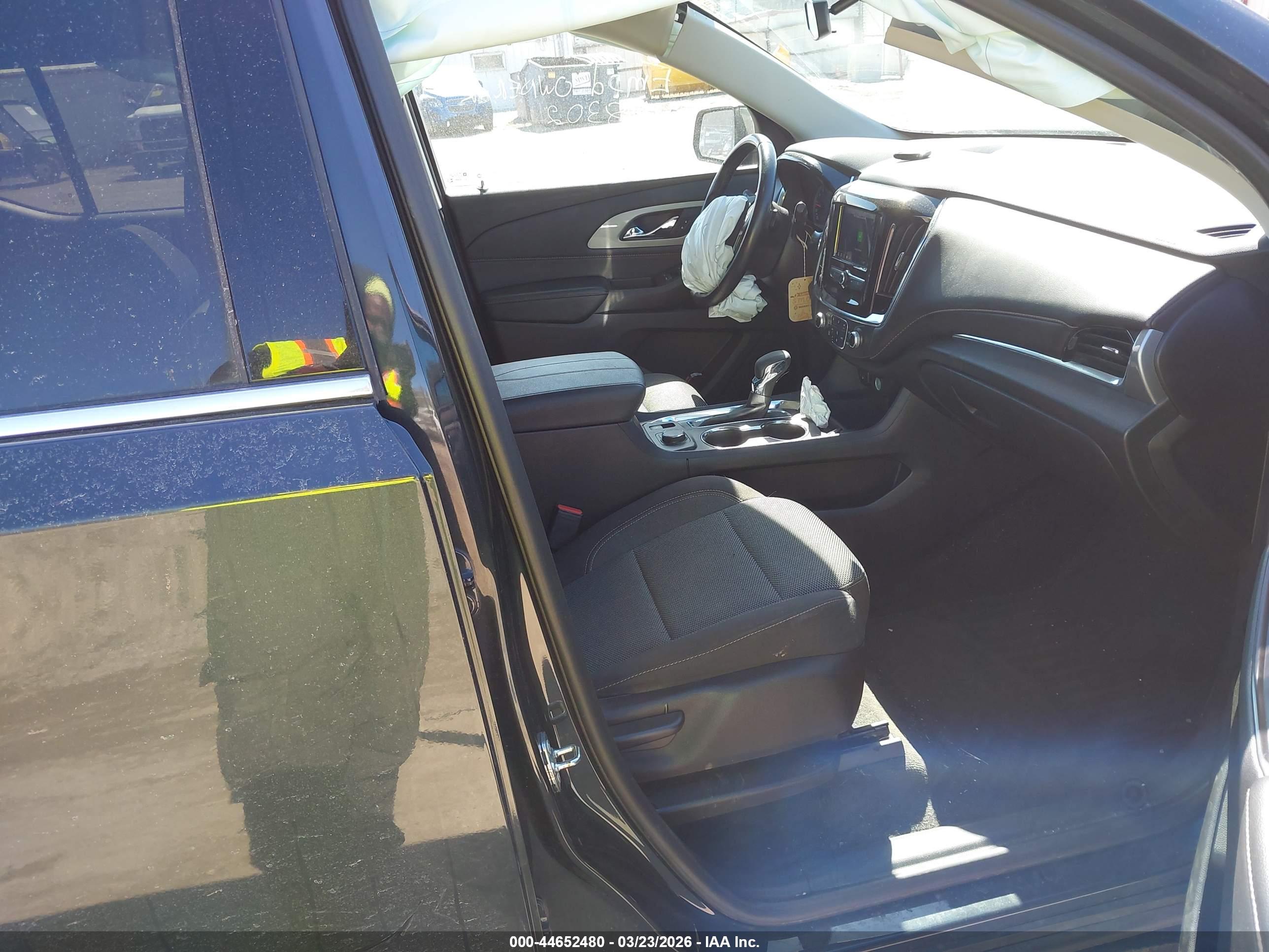 CHEVROLET TRAVERSE image 5