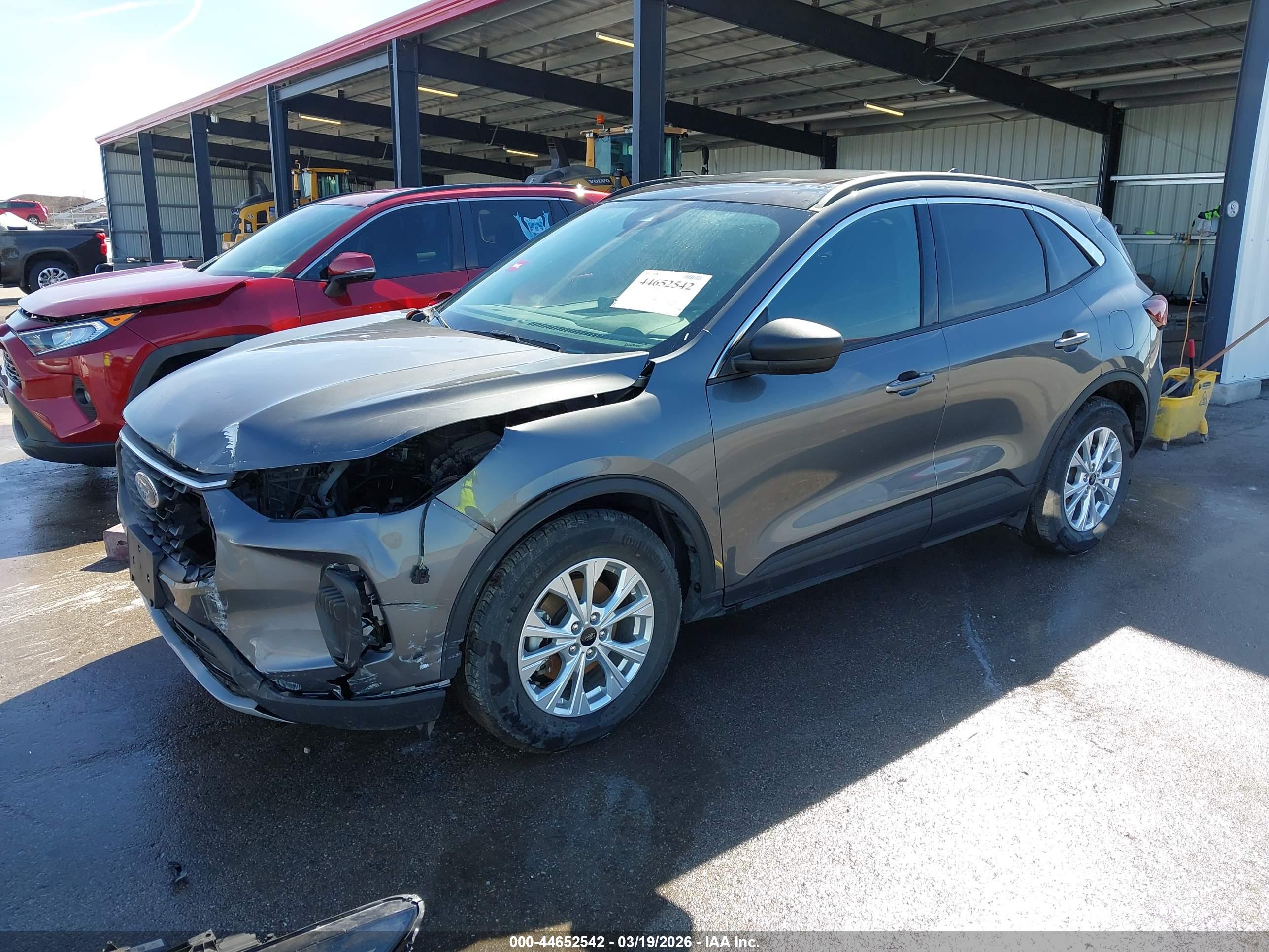 FORD ESCAPE image 2