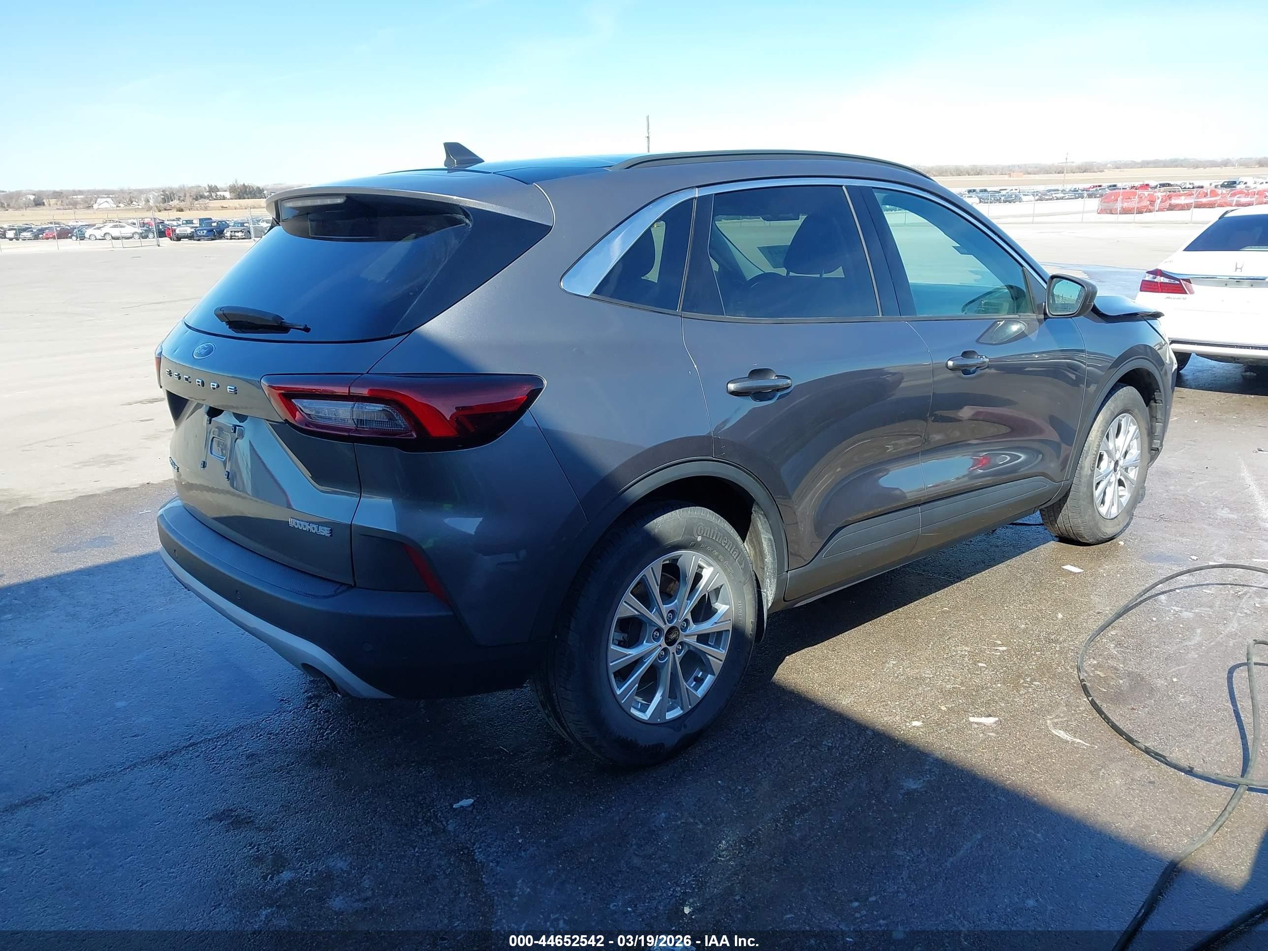 FORD ESCAPE image 4