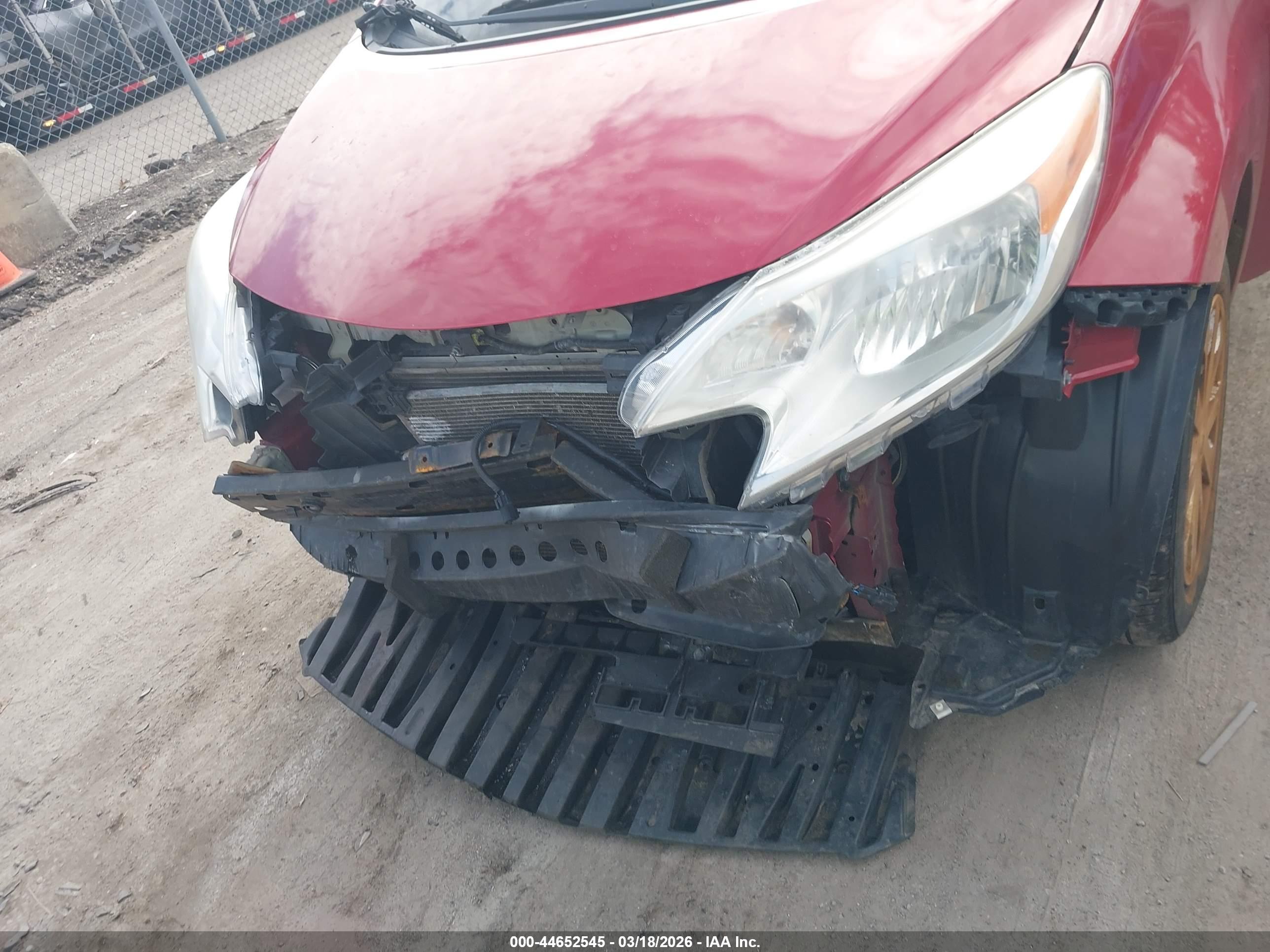 NISSAN VERSA image 6