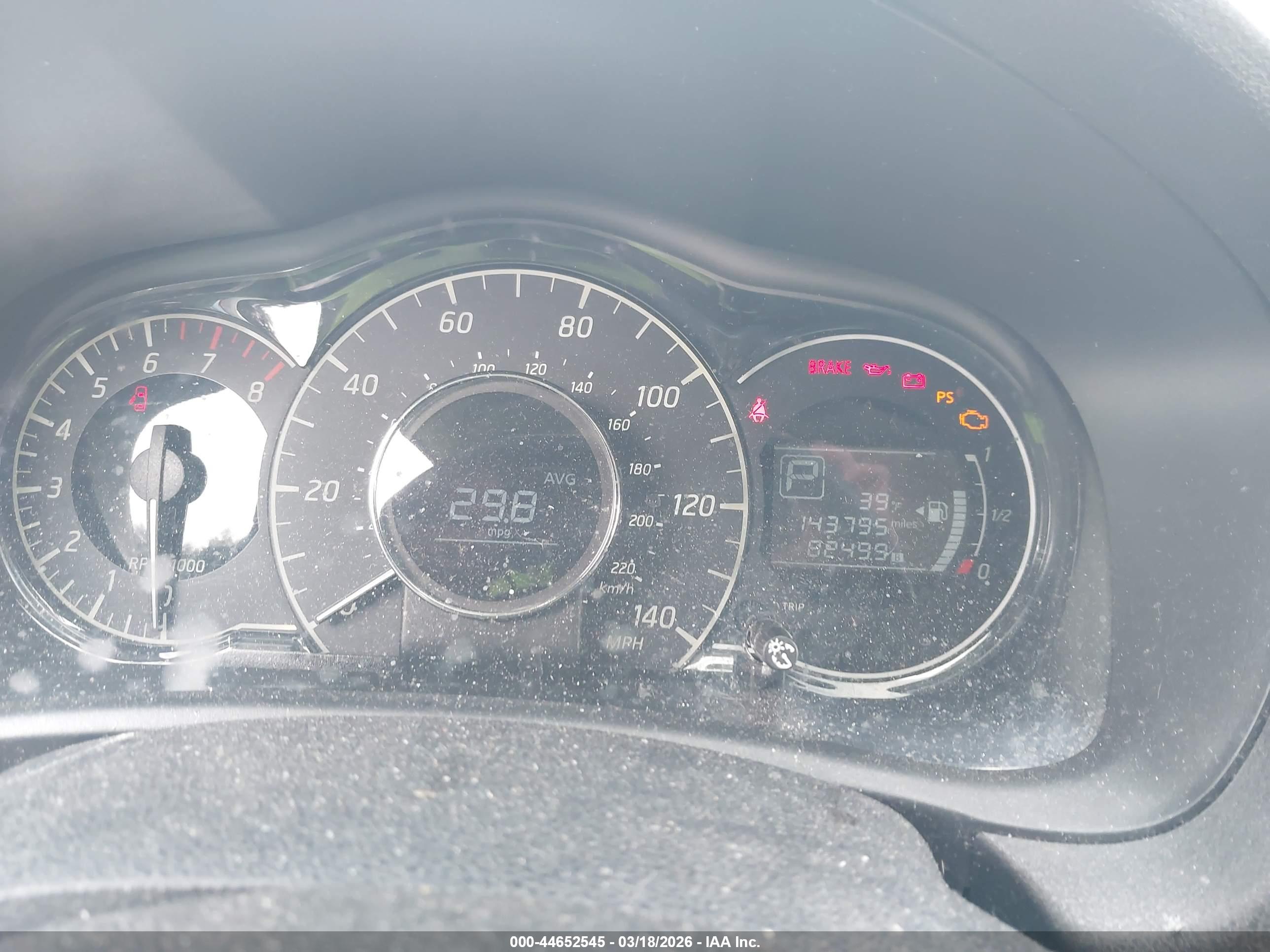 NISSAN VERSA image 7