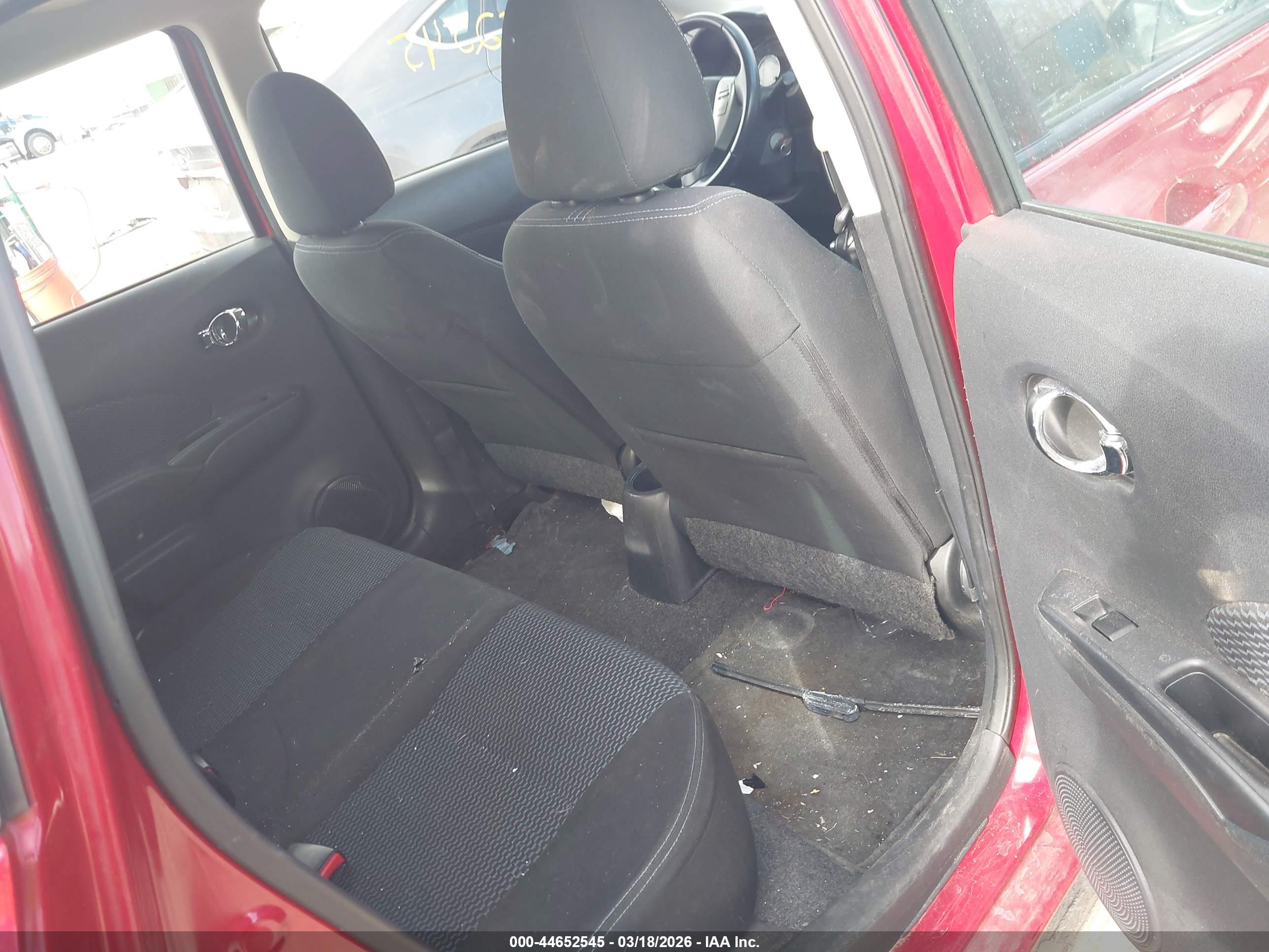 NISSAN VERSA image 8