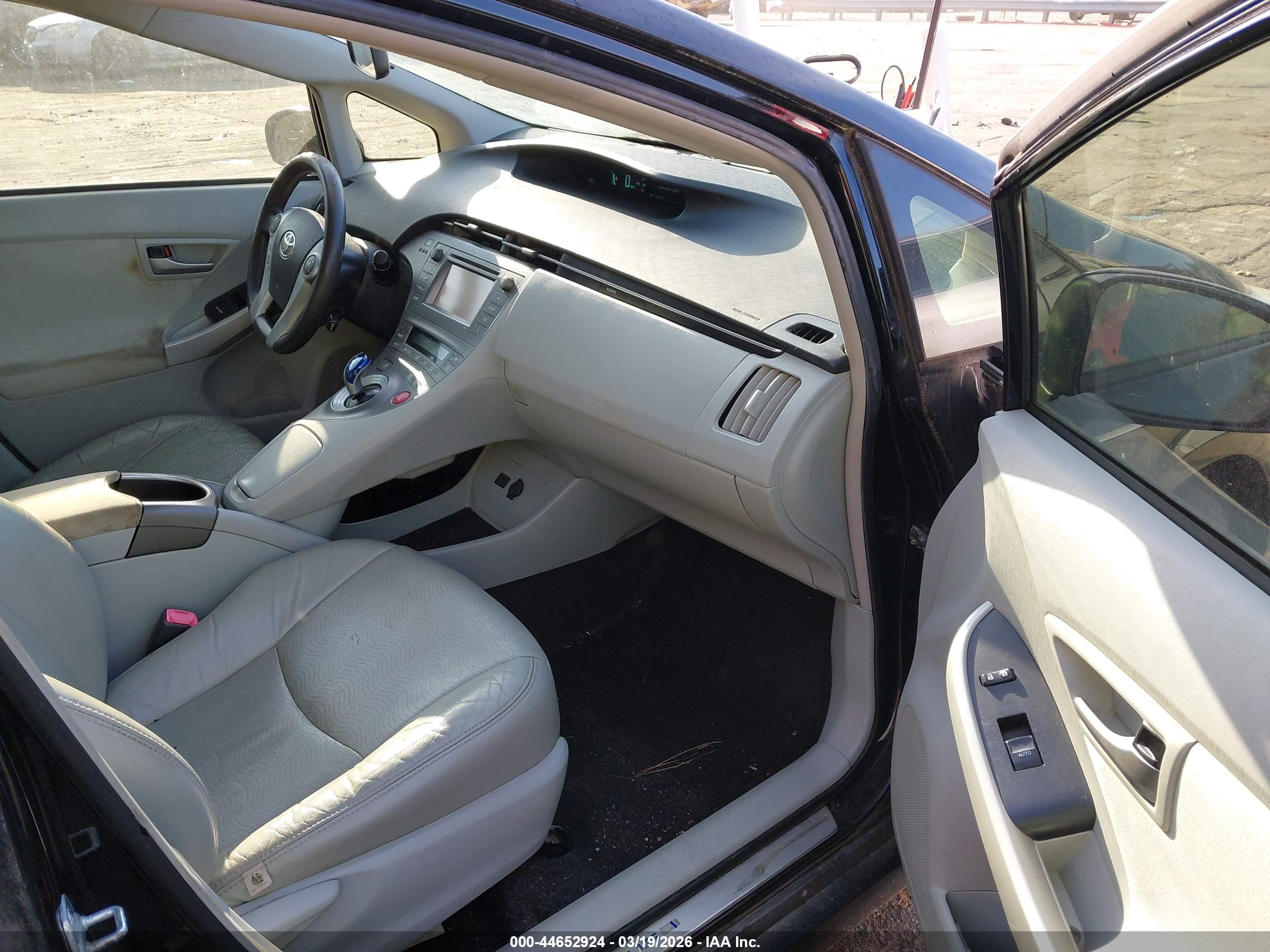 TOYOTA PRIUS image 5
