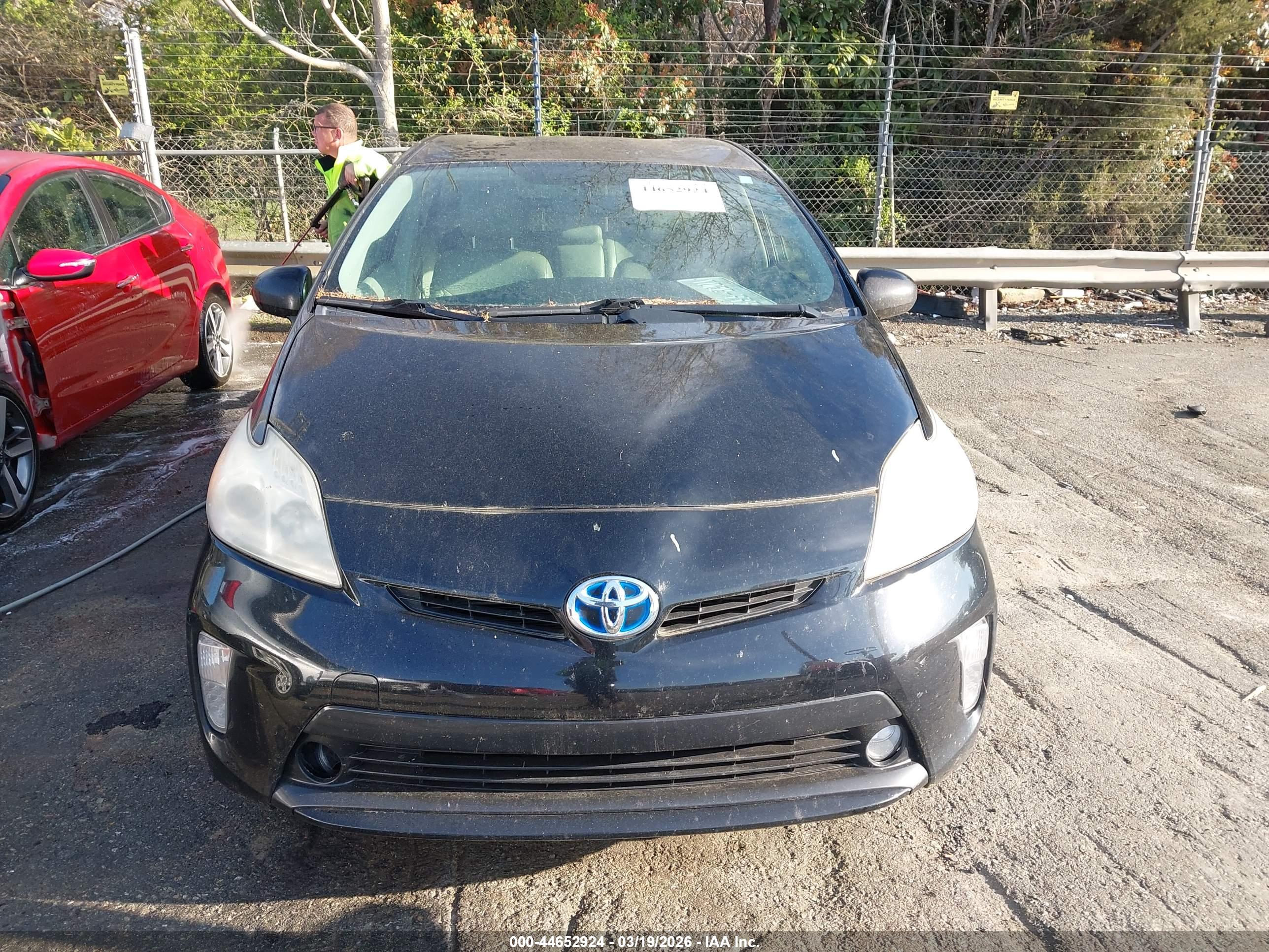 TOYOTA PRIUS image 6