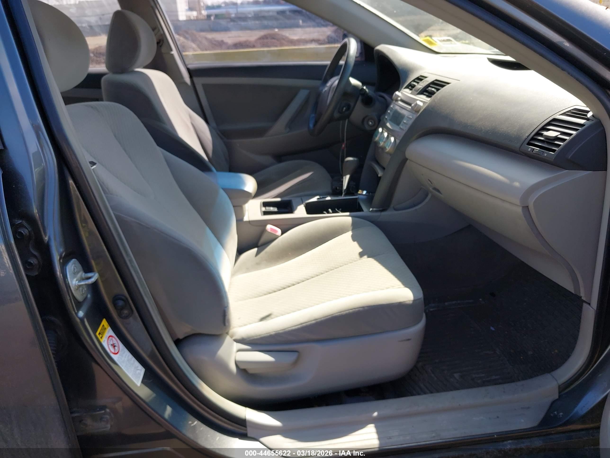 TOYOTA CAMRY image 5