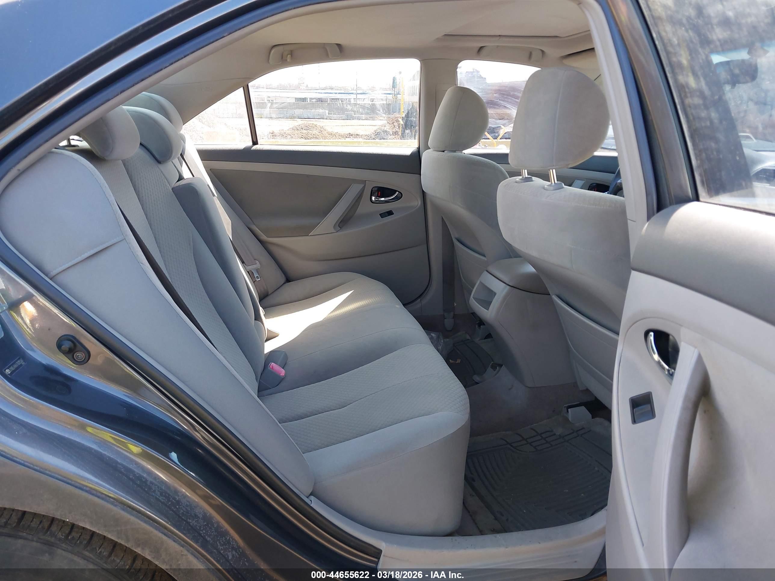 TOYOTA CAMRY image 8