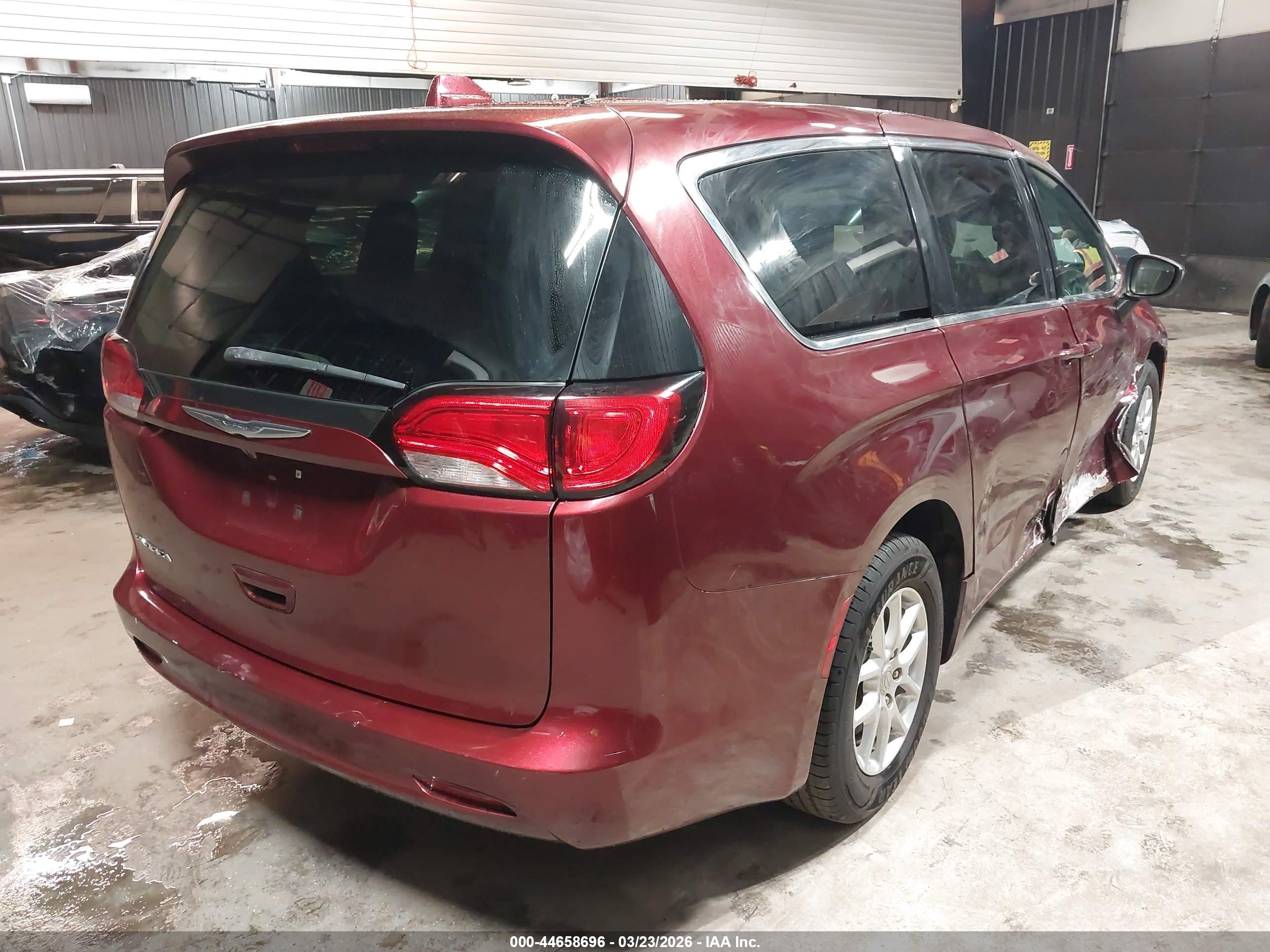 CHRYSLER PACIFICA image 4
