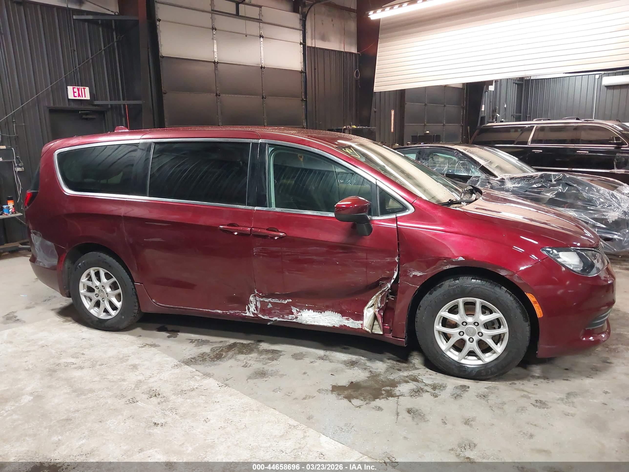 CHRYSLER PACIFICA image 6